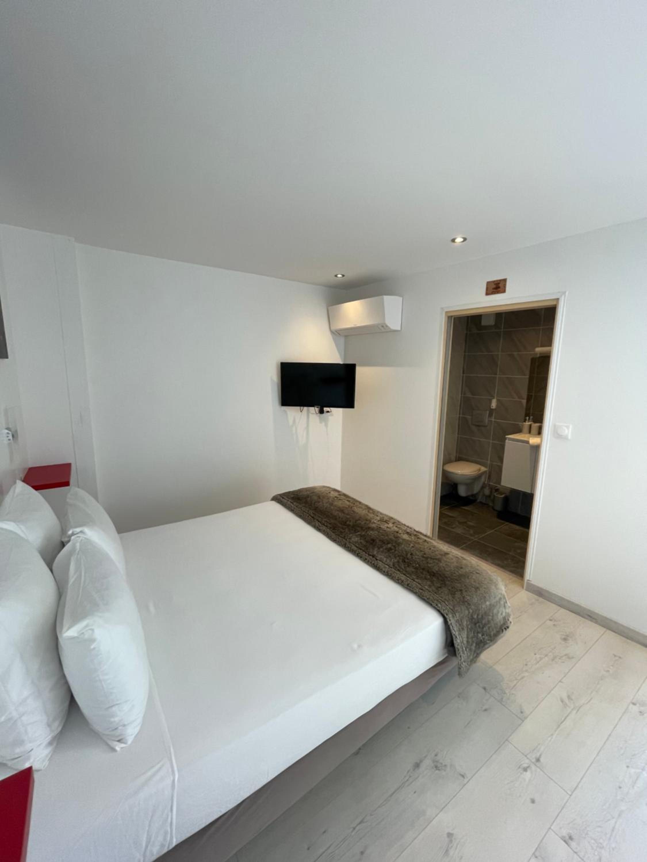 Double Room with Extra Bed - Photo 2