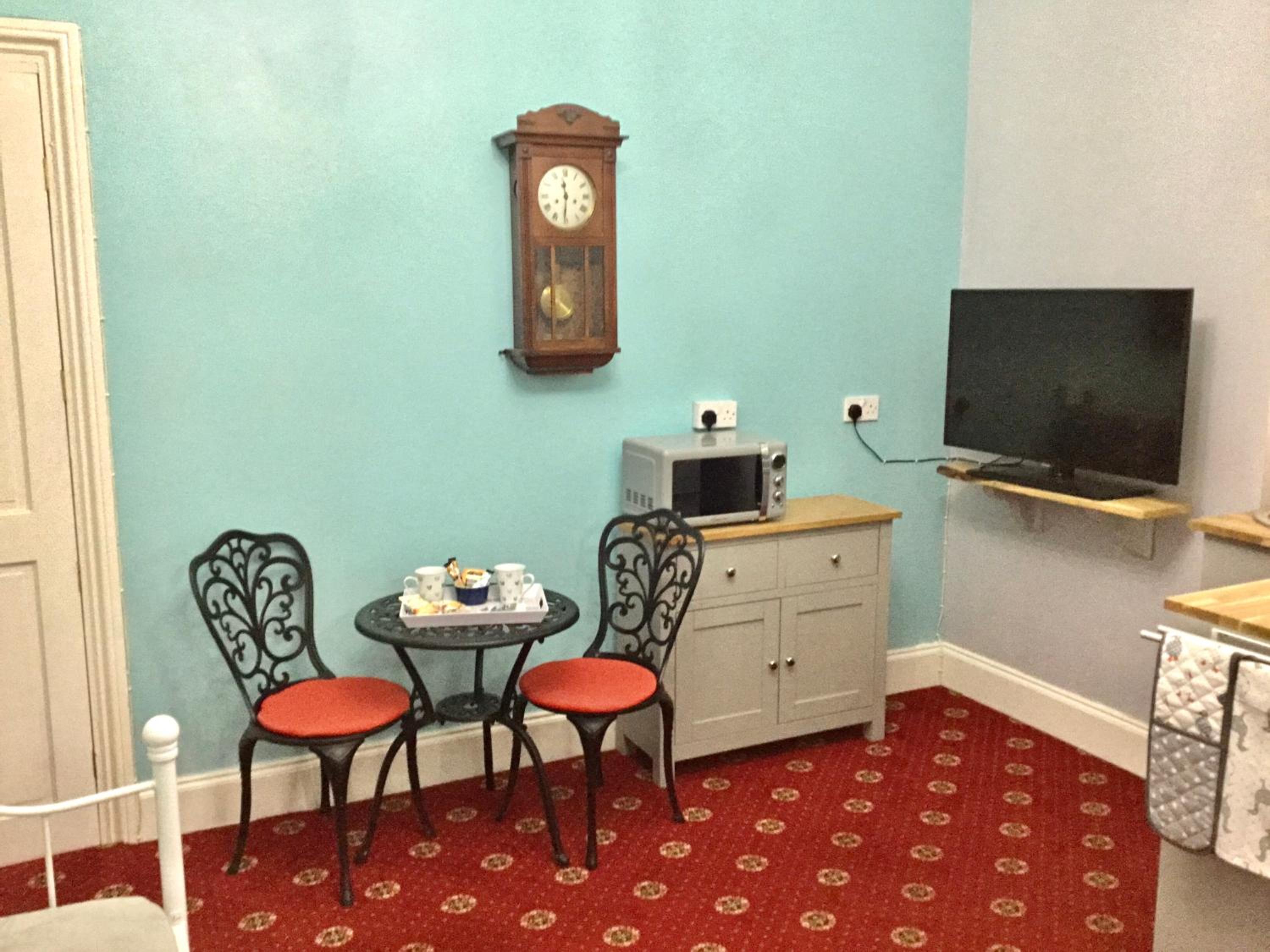 Deluxe Double Room (2 Adults + 1 Child) - Photo 2