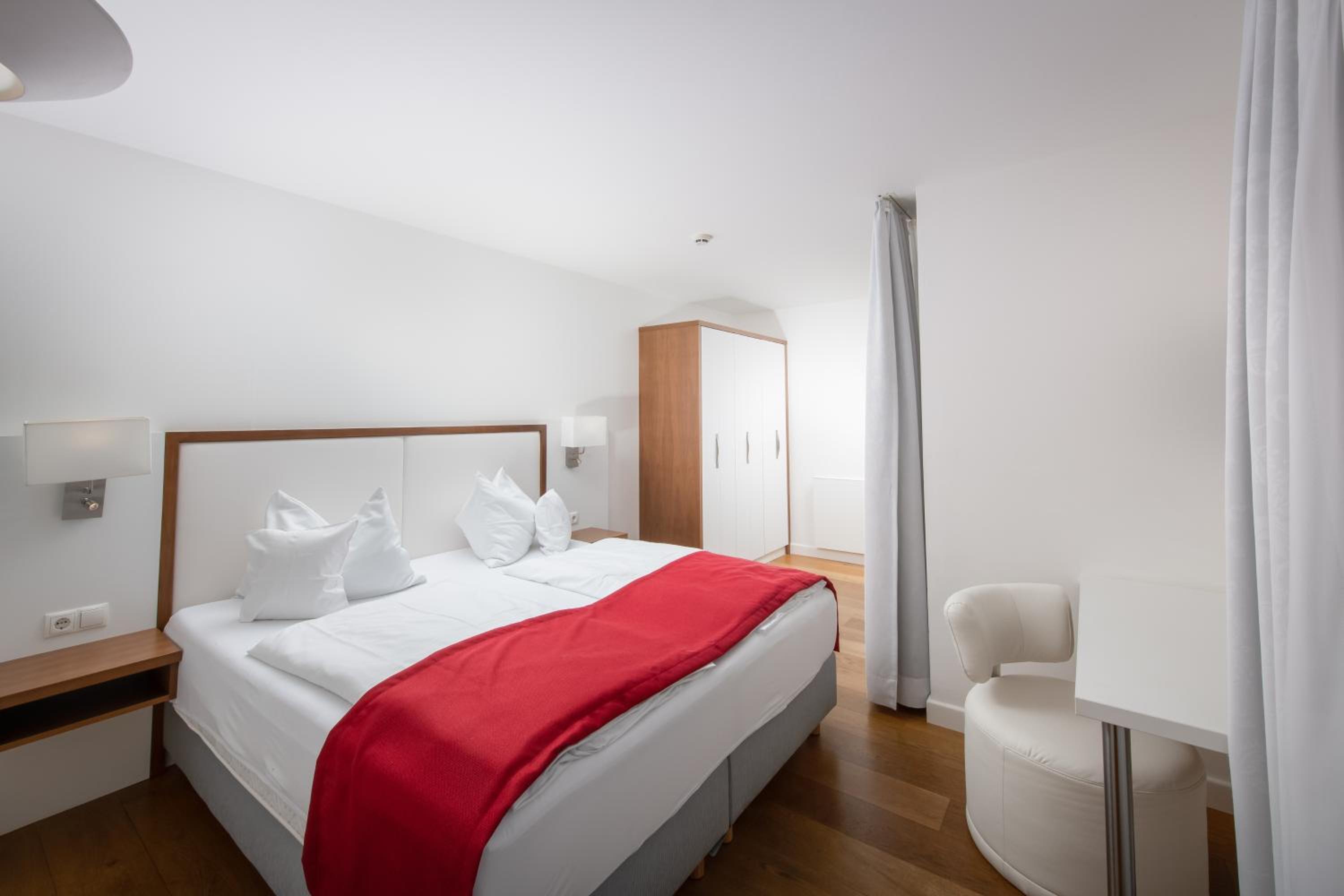 Suite - Photo 2