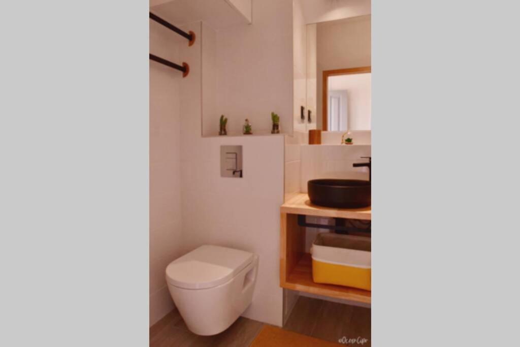One-Bedroom Apartment - Photo 2