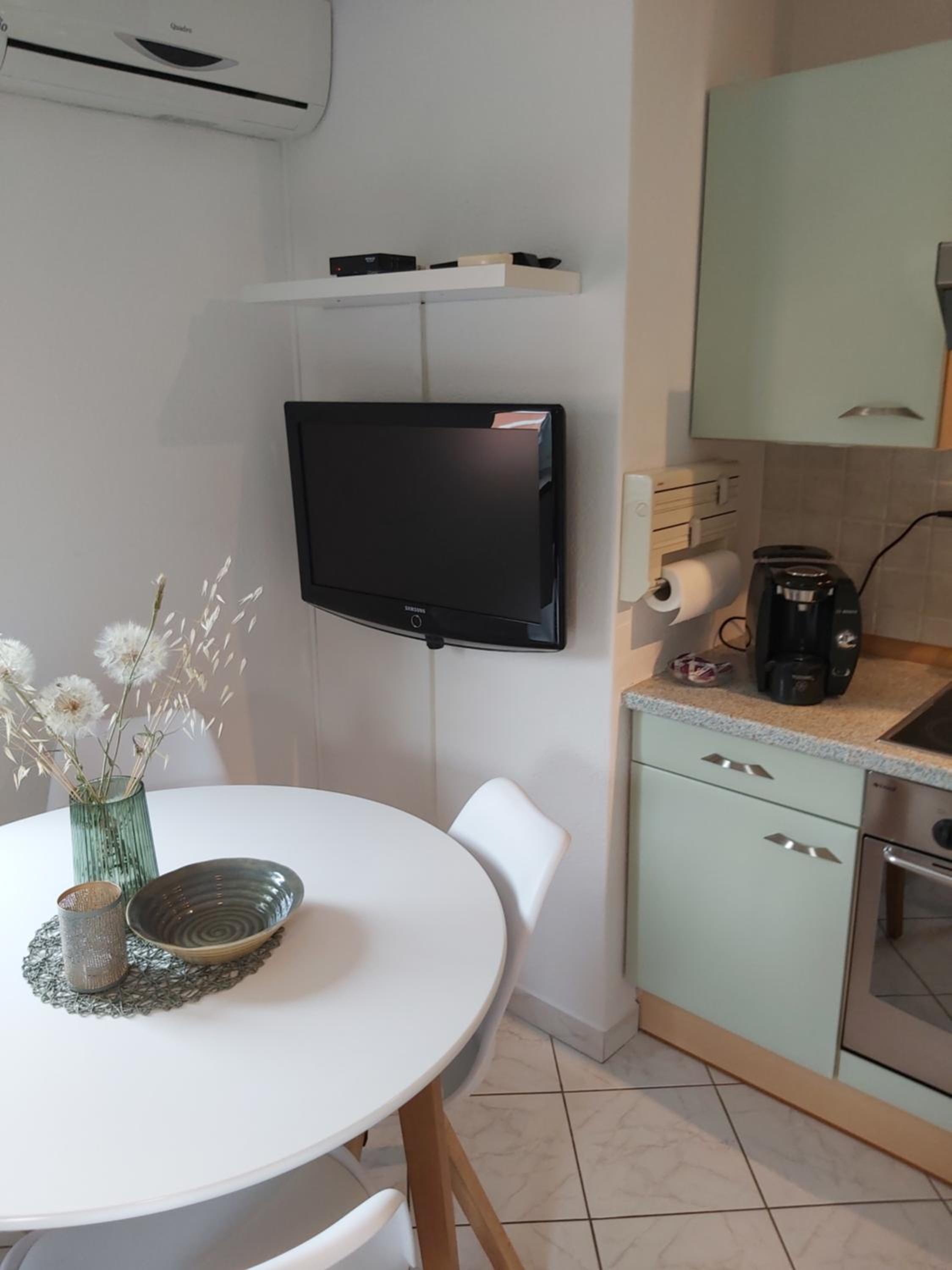 Two-Bedroom House - Photo 7