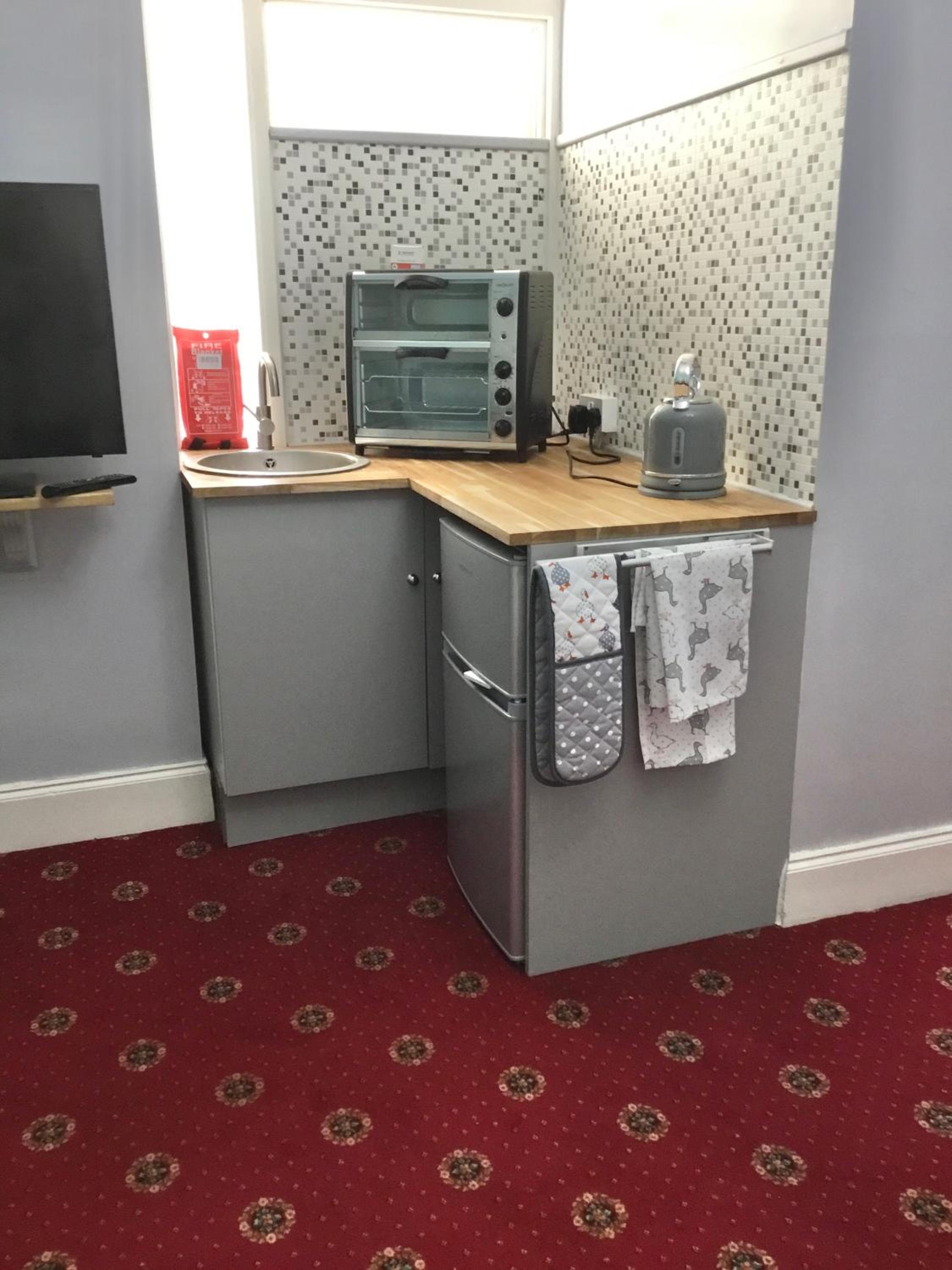 Deluxe Double Room (2 Adults + 1 Child) - Photo 1