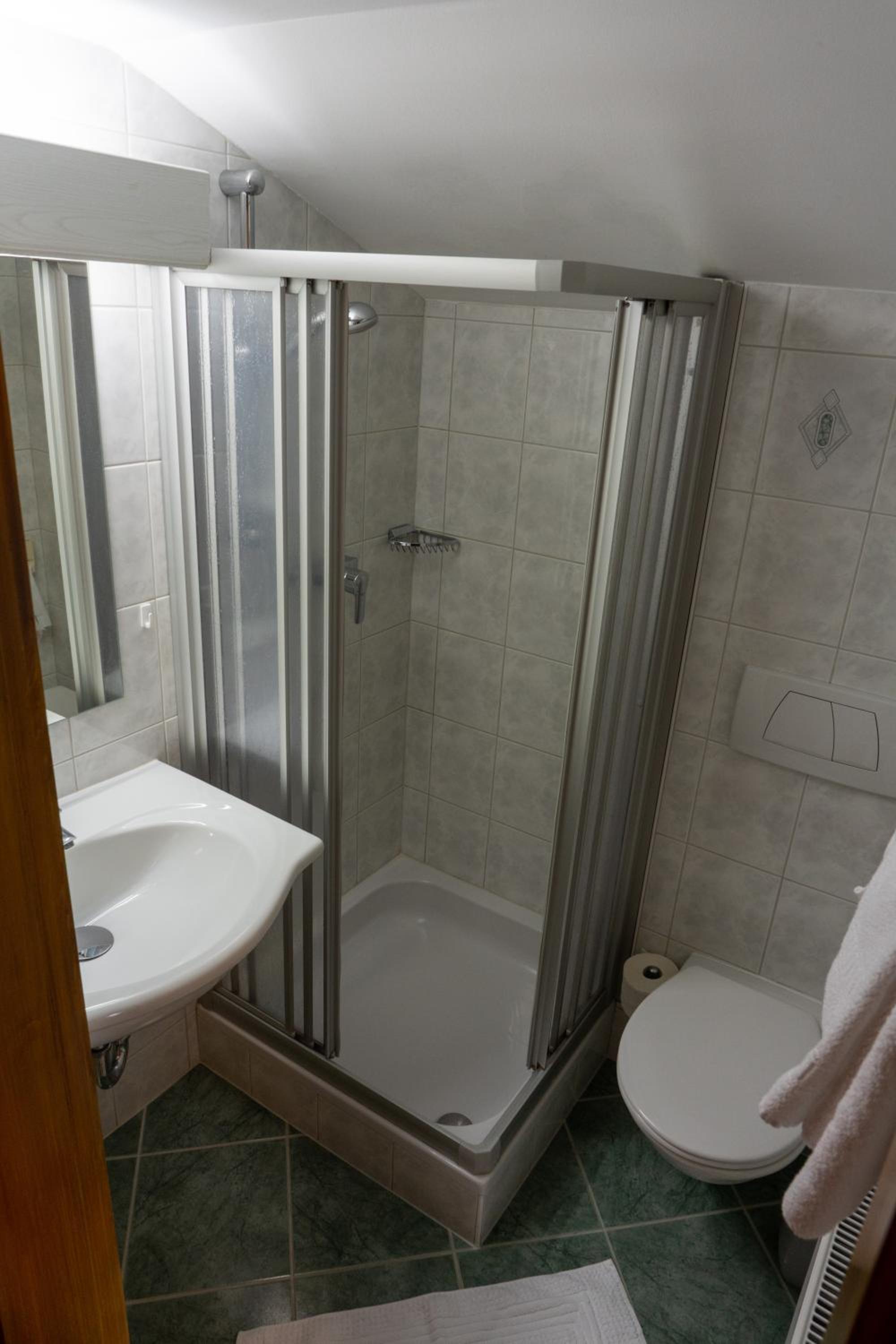 Small Twin Room photo 3