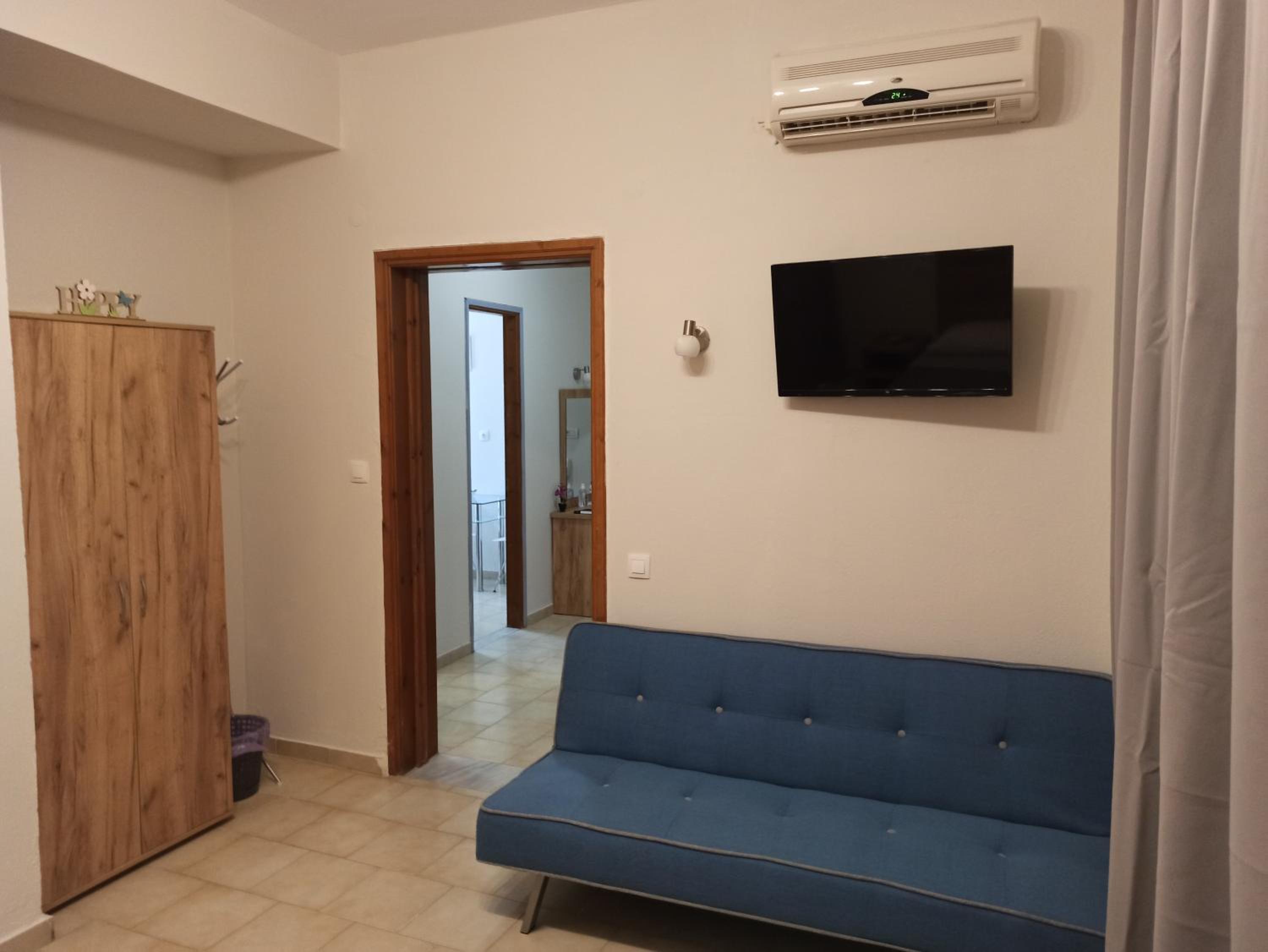 Apartment with Sea View - Photo 3