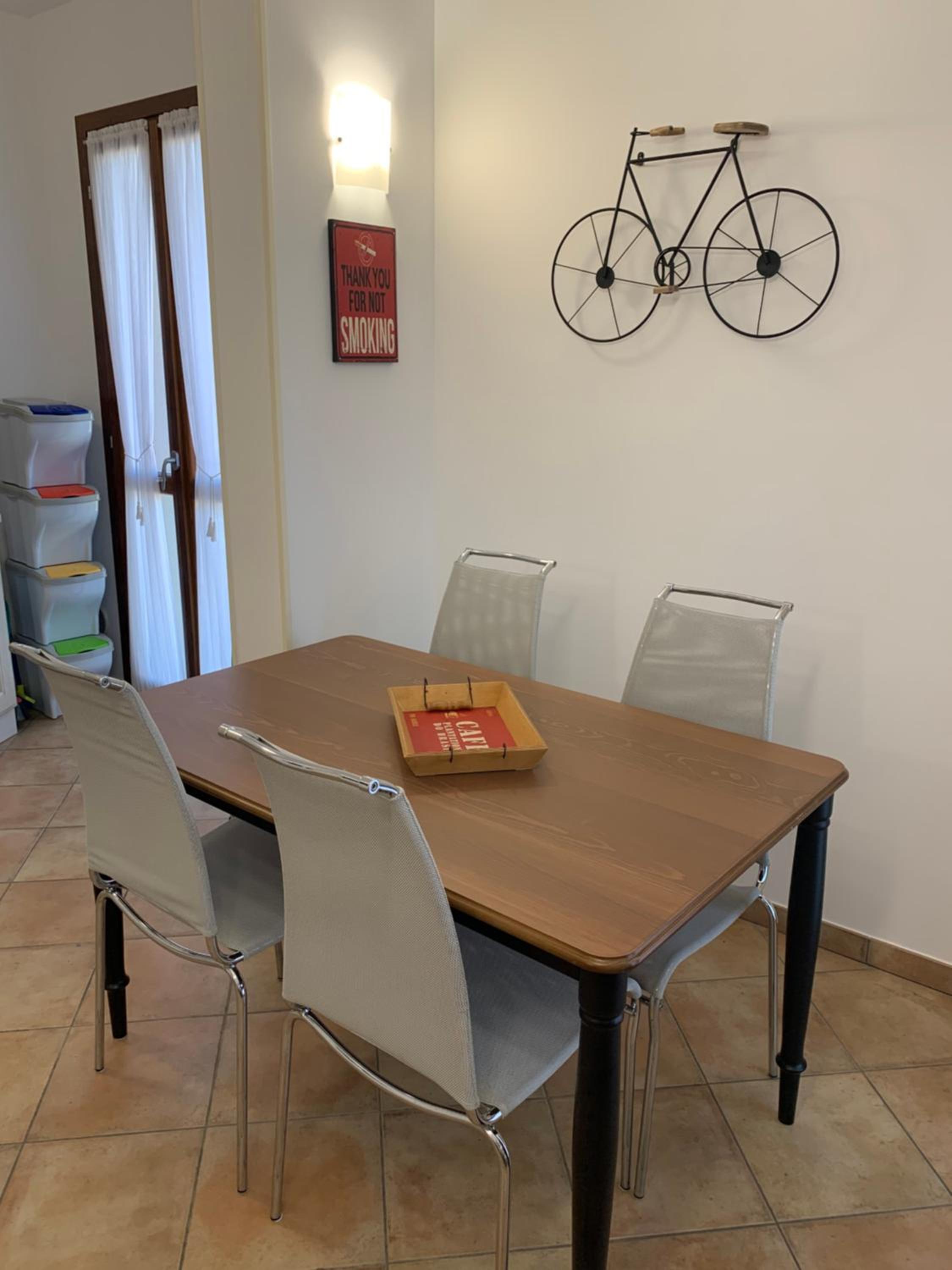 One-Bedroom Apartment - Photo 2