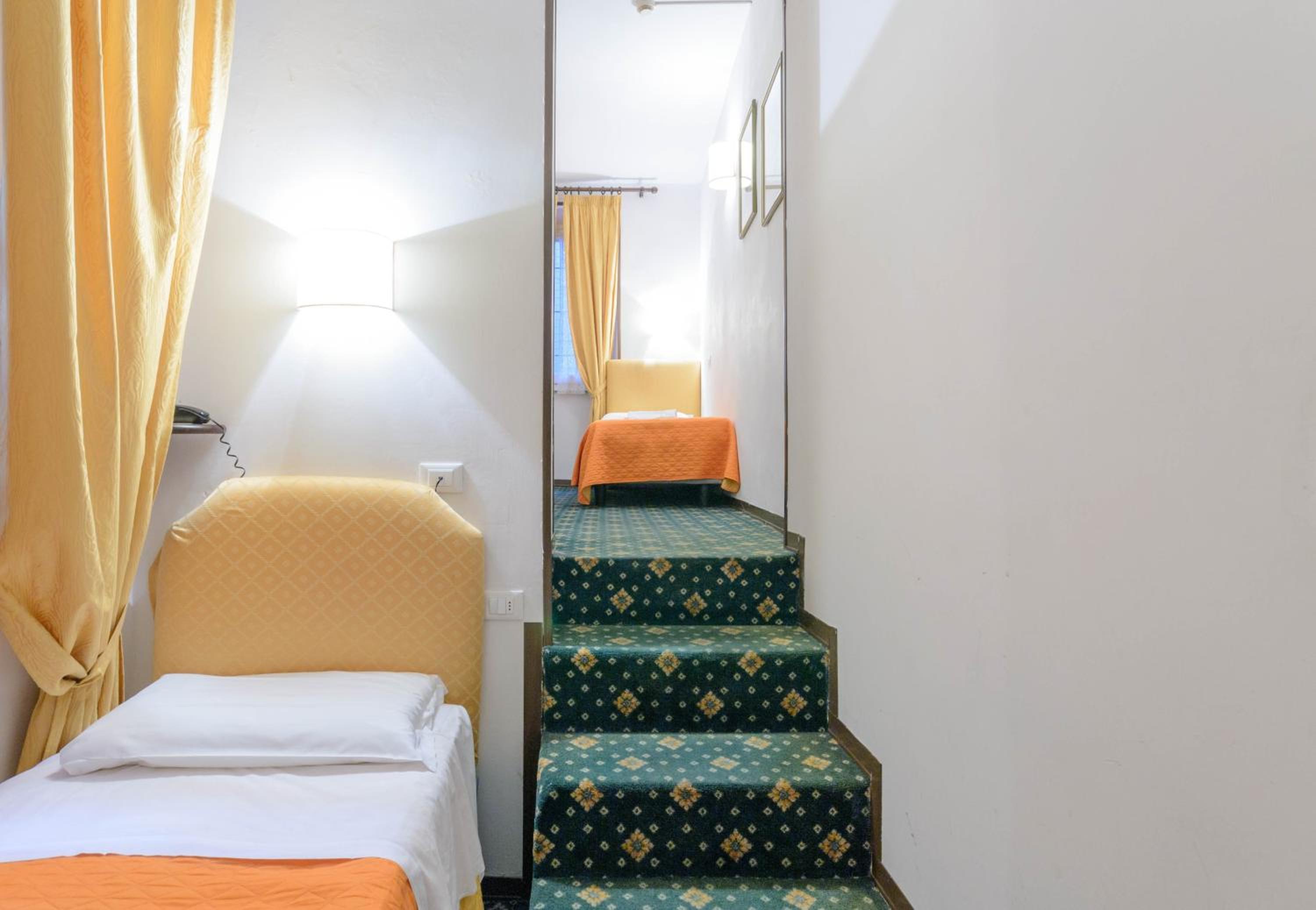 Economy Twin Room photo 1
