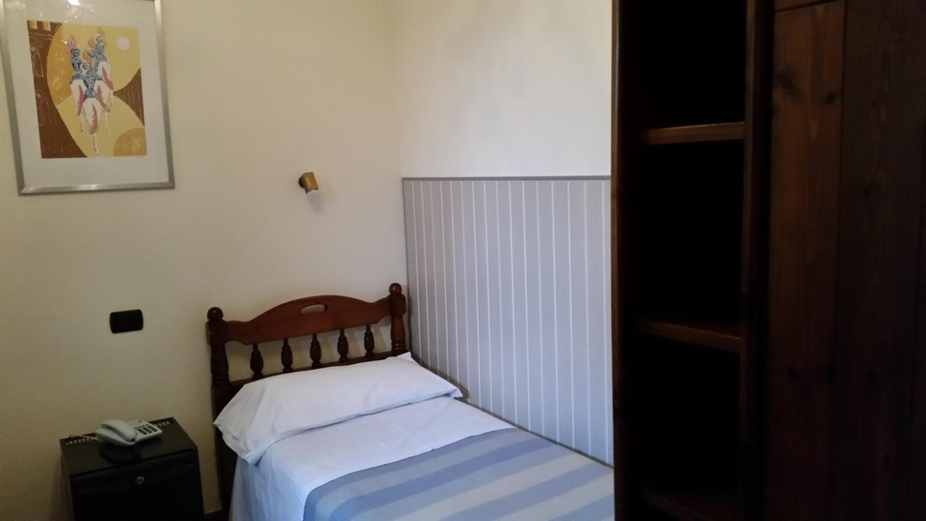 Single Room photo 1