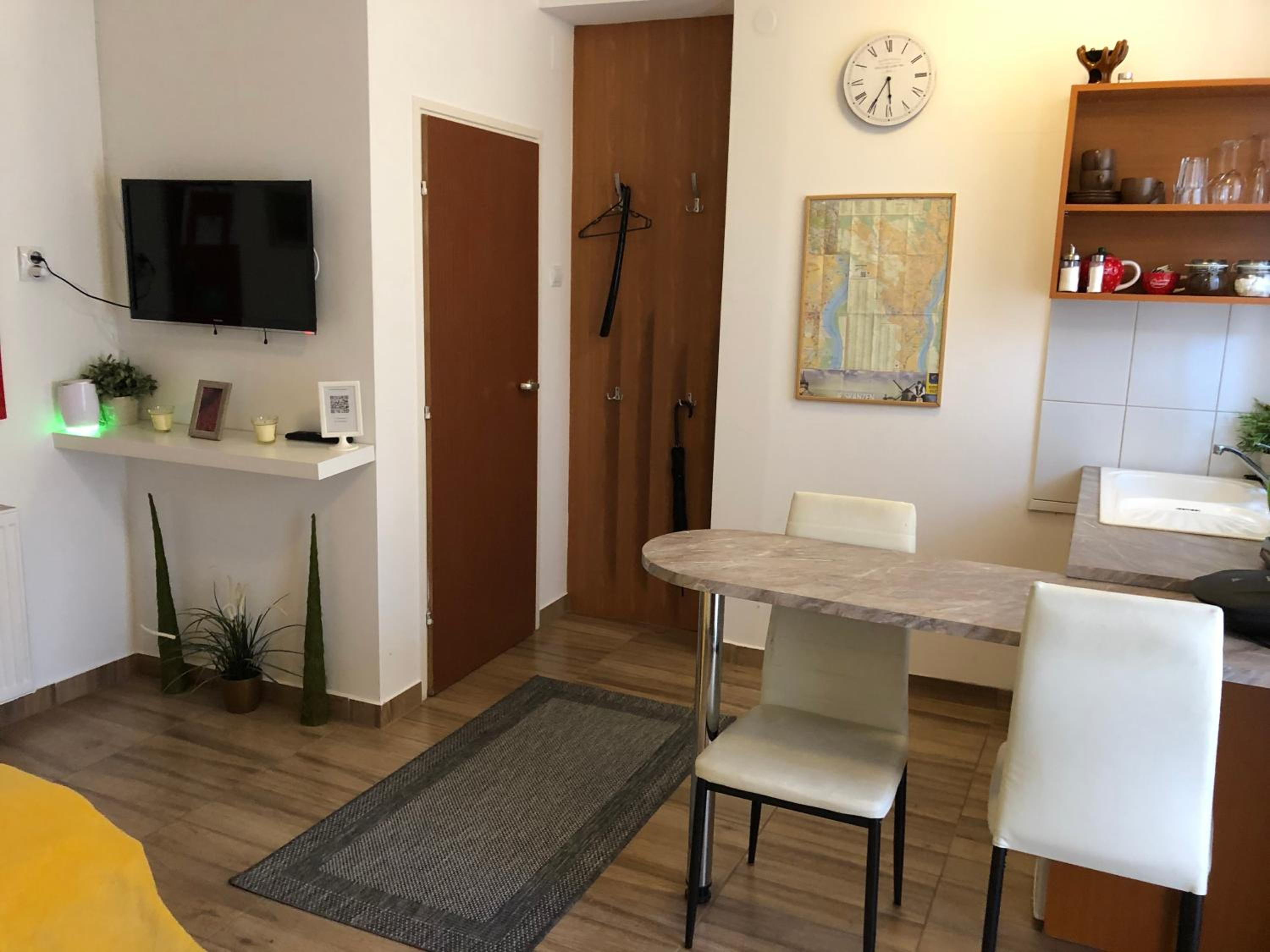 One-Bedroom Apartment - Photo 18