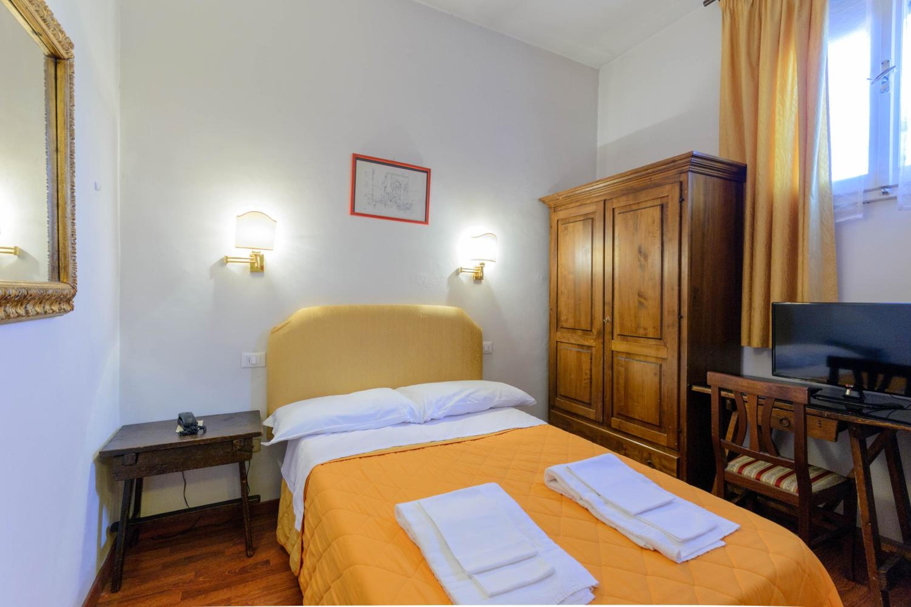 Economy Double Room photo 1