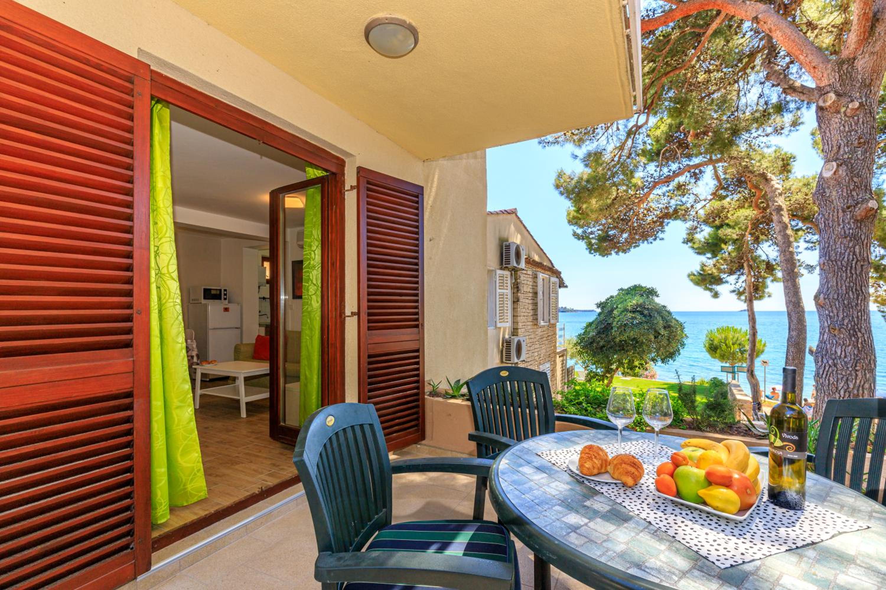 No 1. Two-Bedroom Apartment with Terrace and Sea View - Ground Floor photo 2