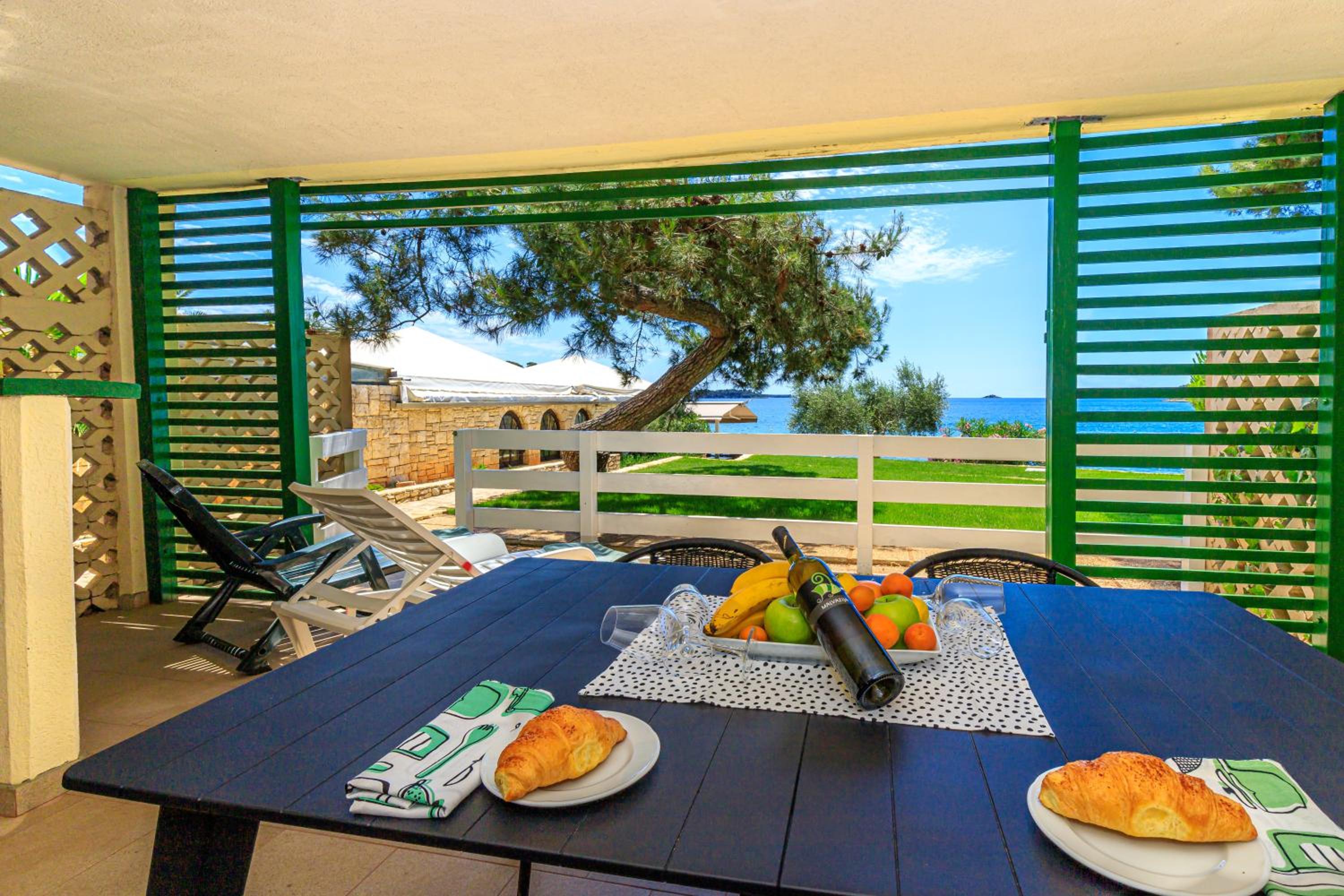 No 3. Two-Bedroom Apartment with Terrace and Sea View - Ground Floor photo 2