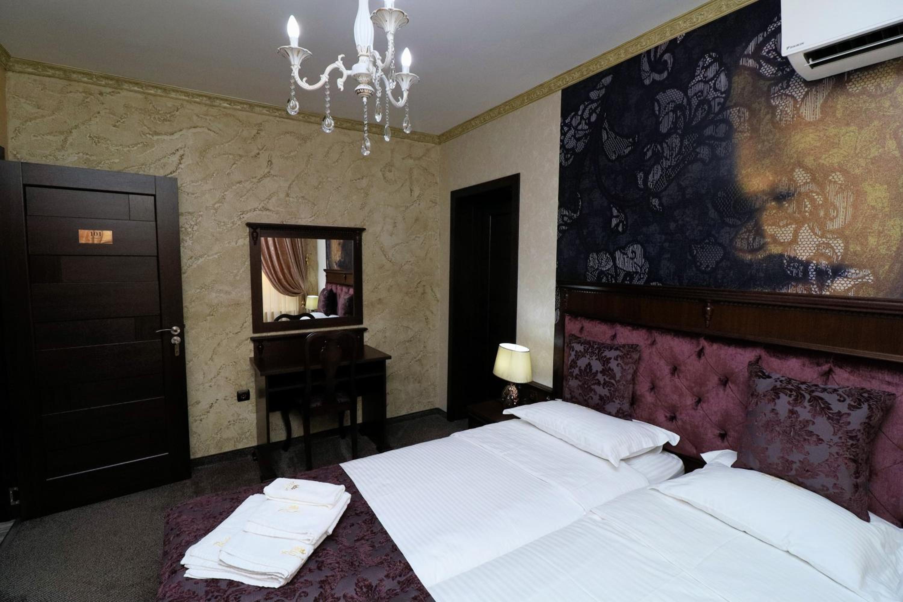 Standard Double Room - Photo 2