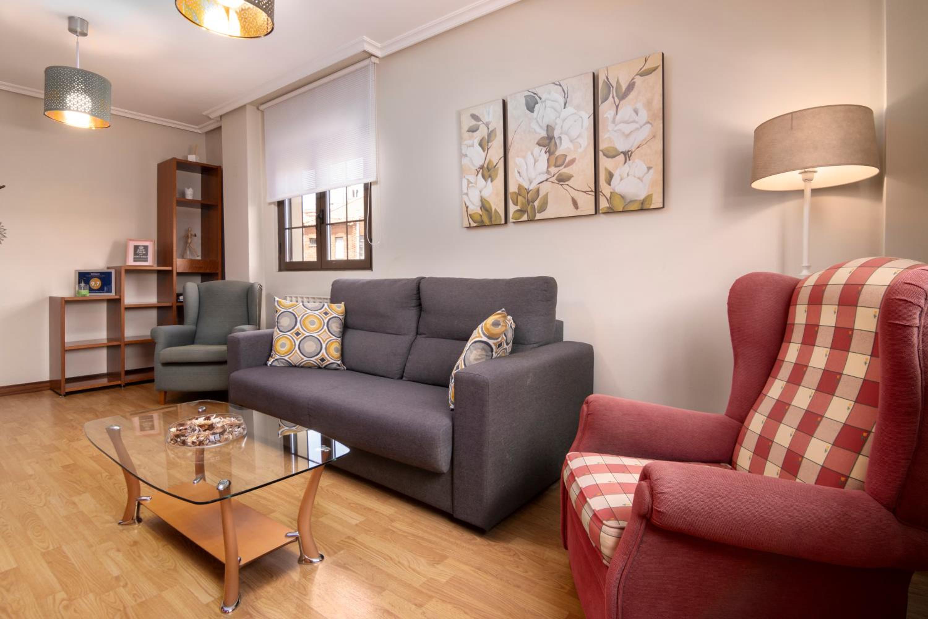 Two-Bedroom Apartment - Photo 5