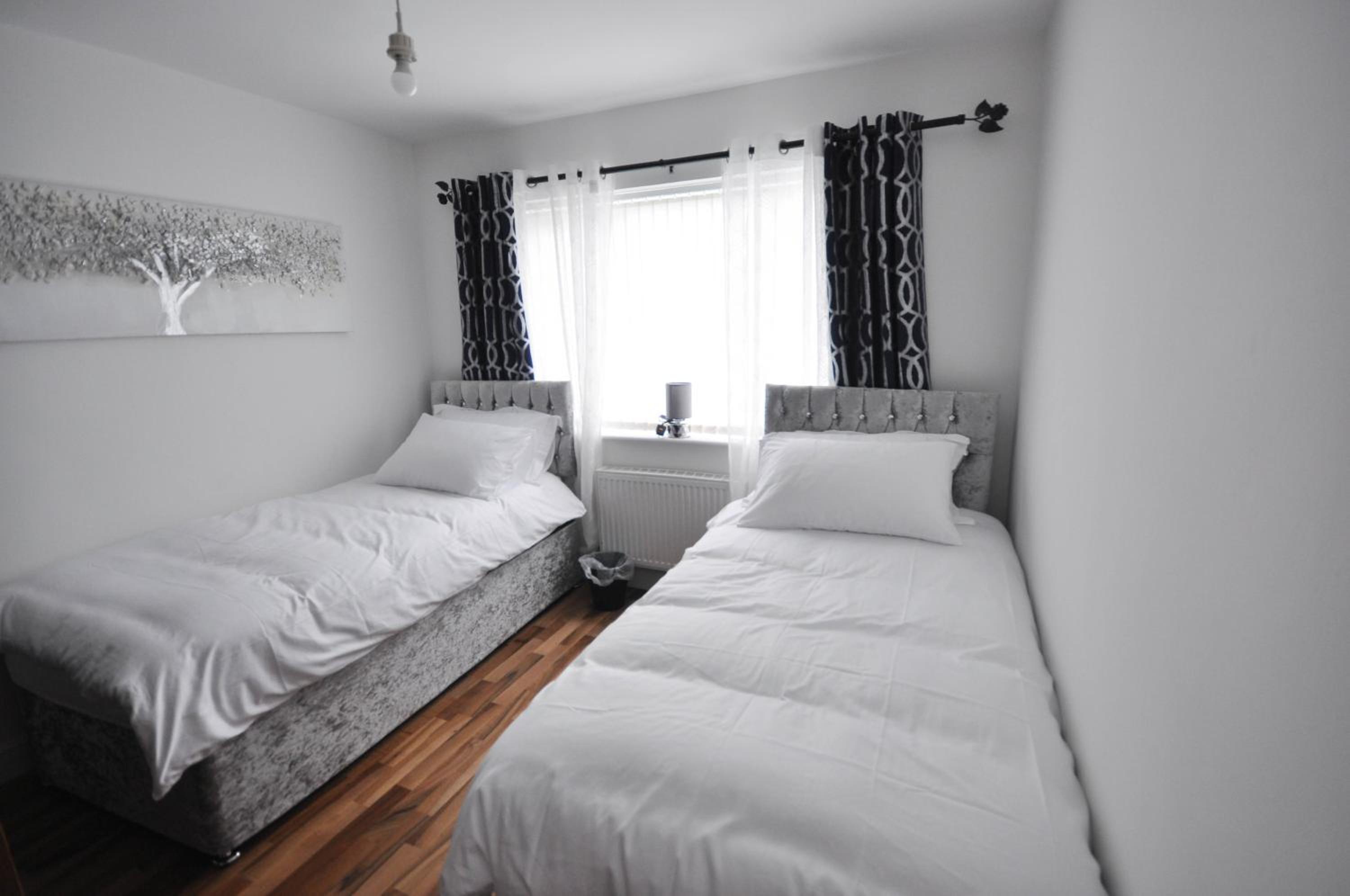 Two-Bedroom Apartment - Photo 4