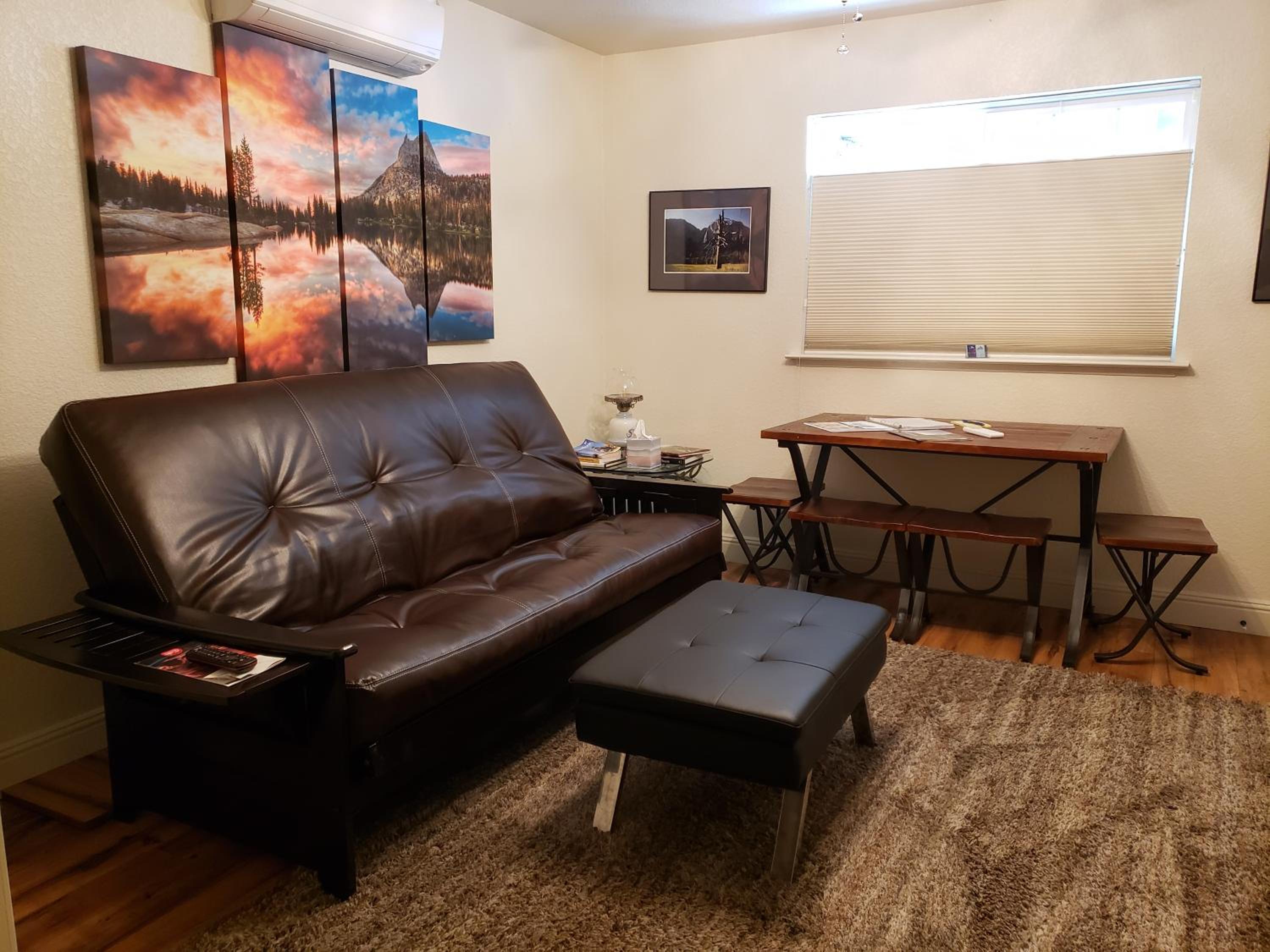 Deluxe Queen Suite photo 3