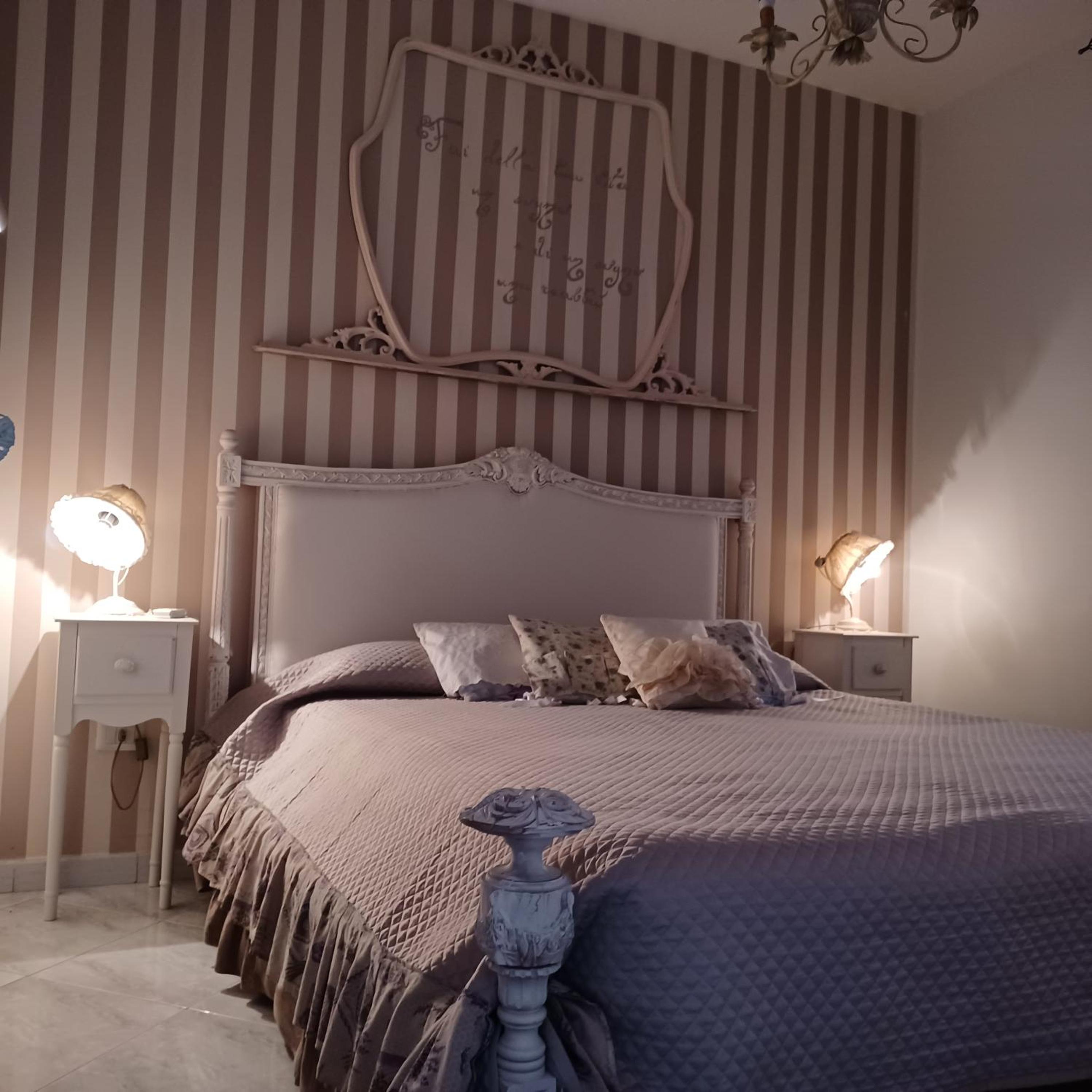 Standard Double Room - Photo 9