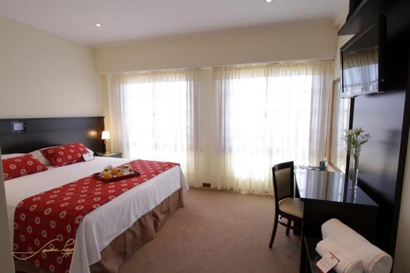 Queen Suite with Spa Bath photo 2