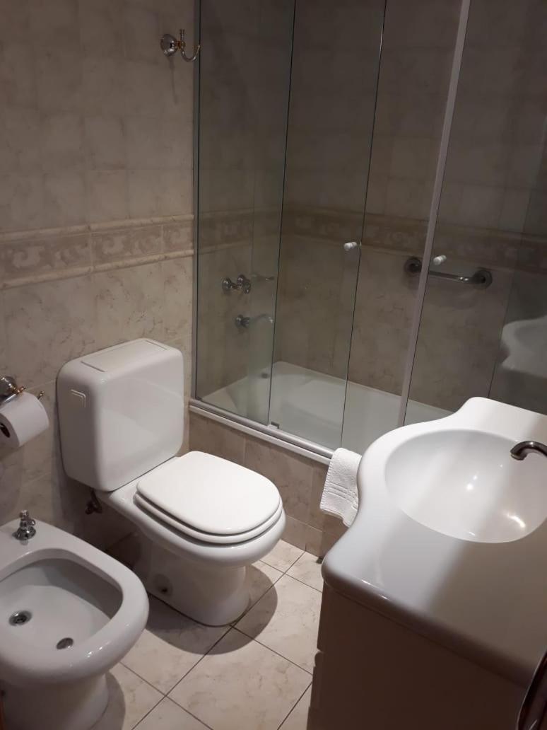 Queen Suite with Spa Bath photo 3