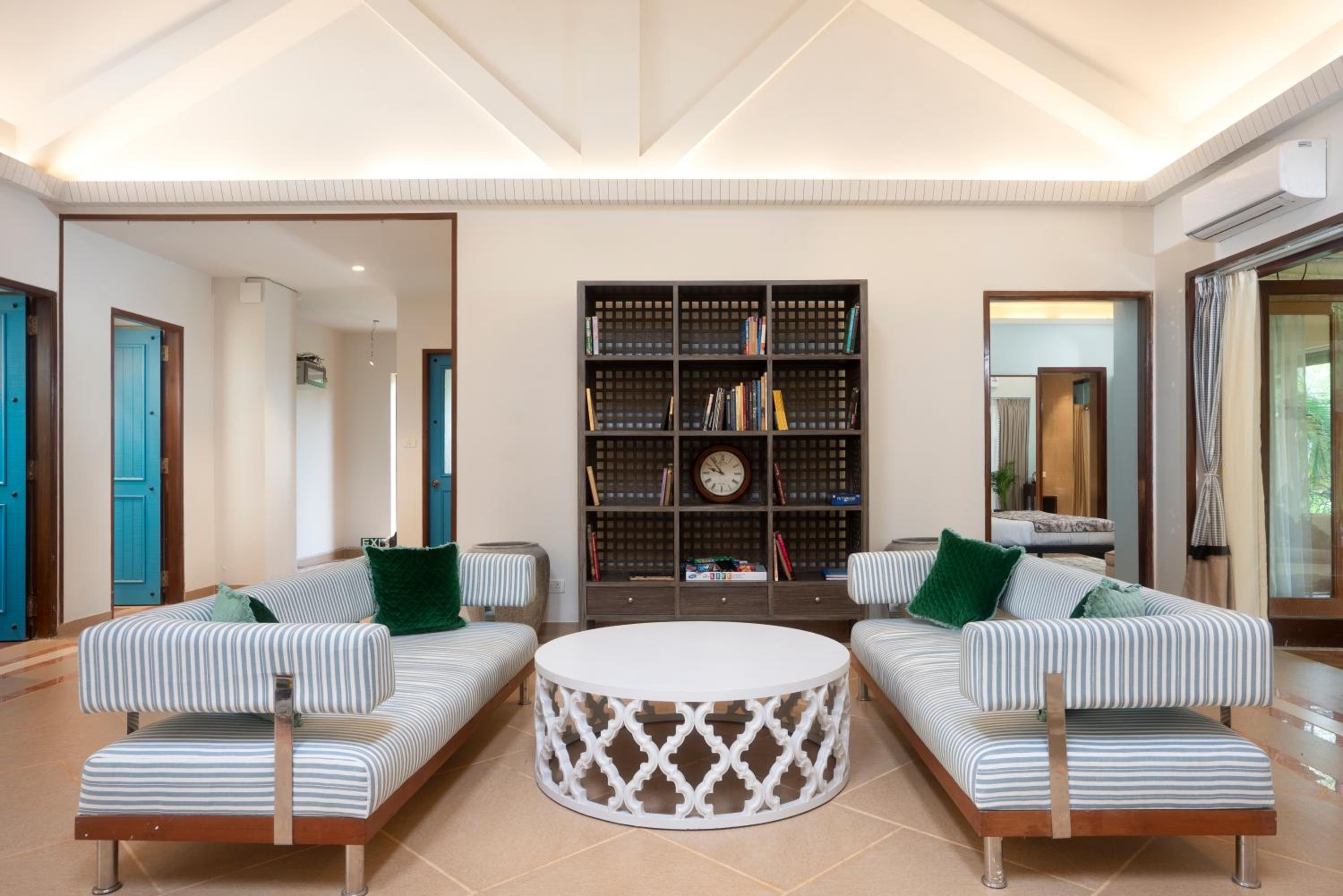 Villa - Photo 3