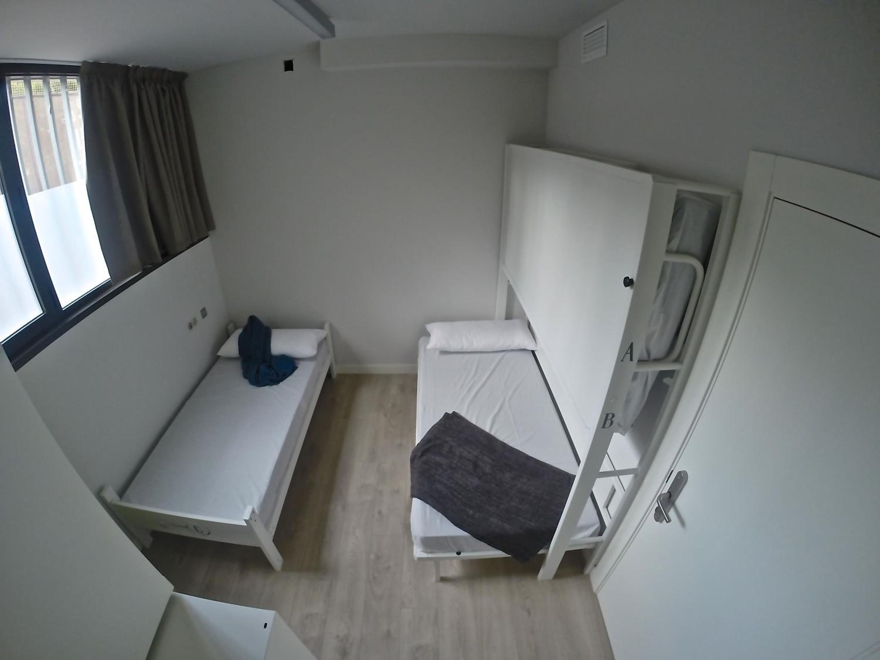 Twin Room with Private Bathroom photo 3