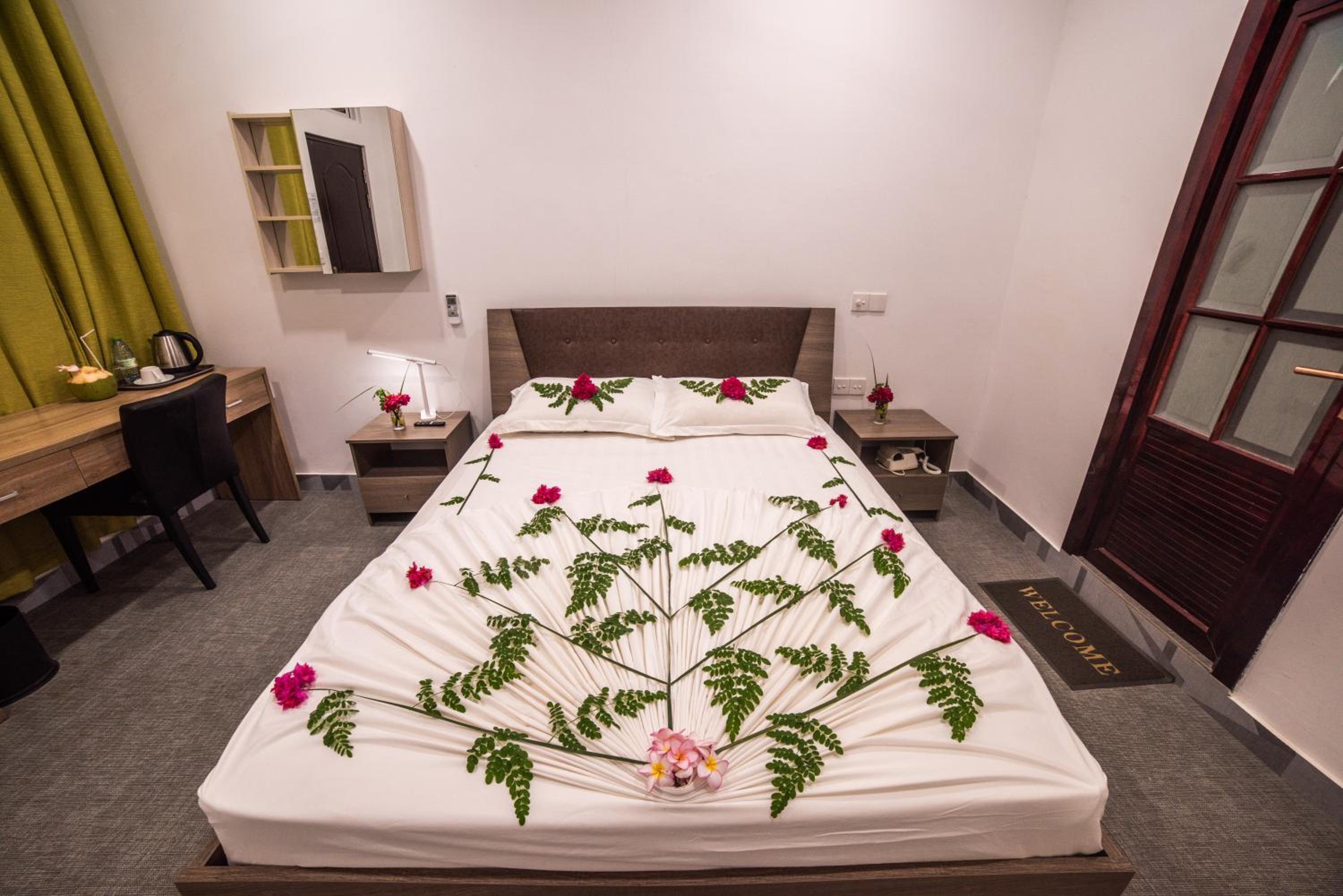 Deluxe Double Room with Shower - Photo 7