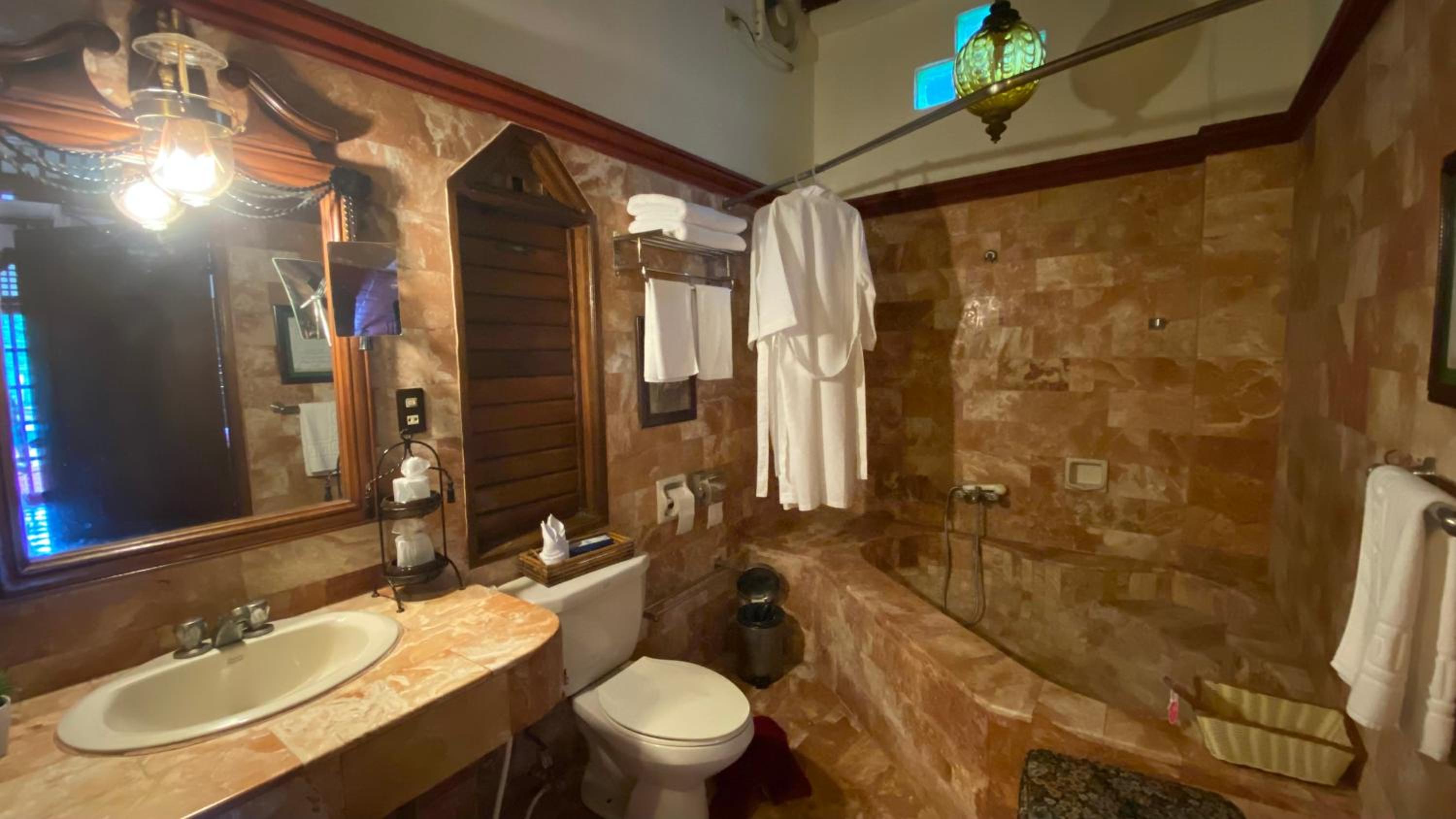 Suite - Photo 6