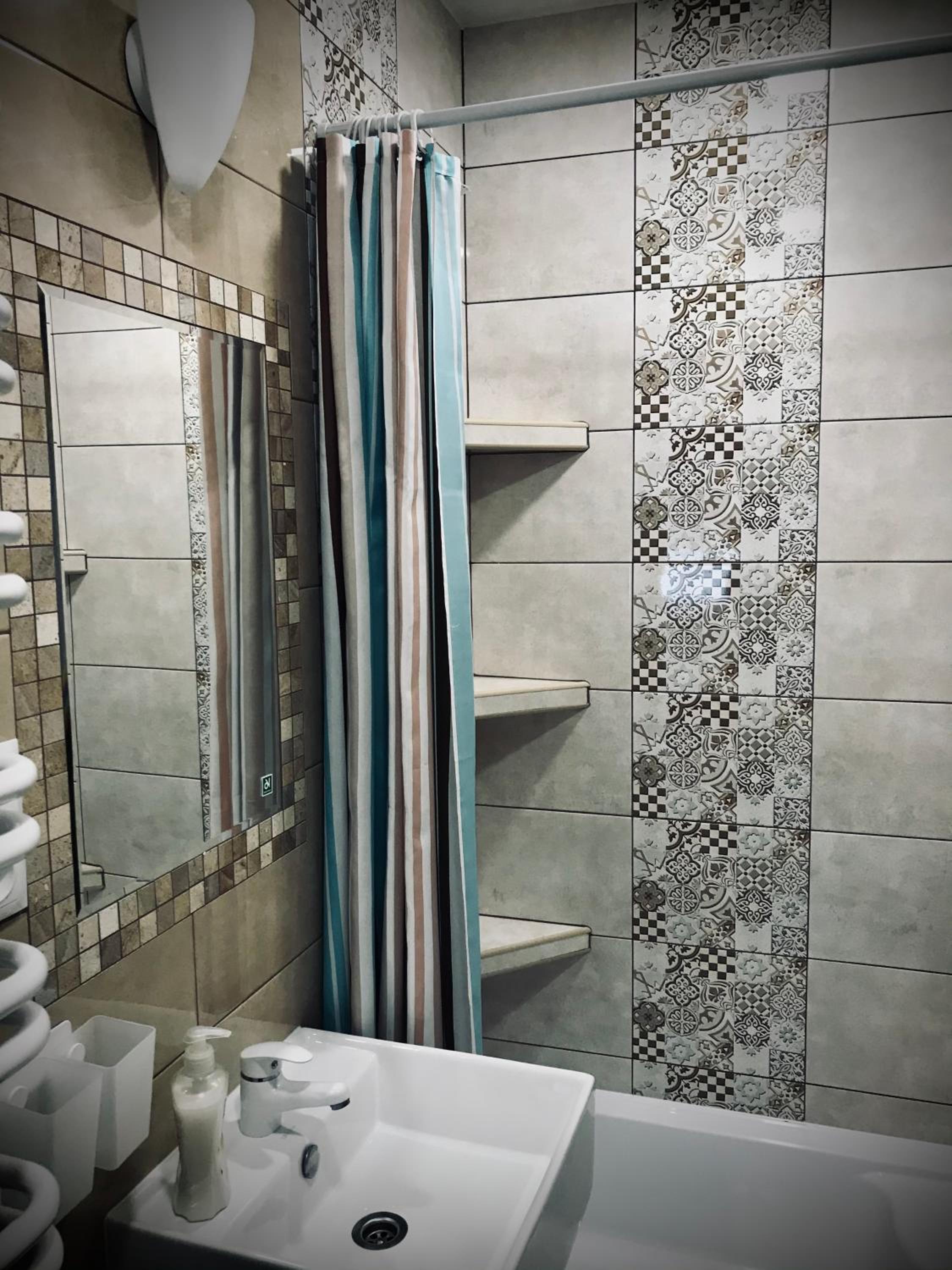 Double Room with Private Bathroom - Photo 11