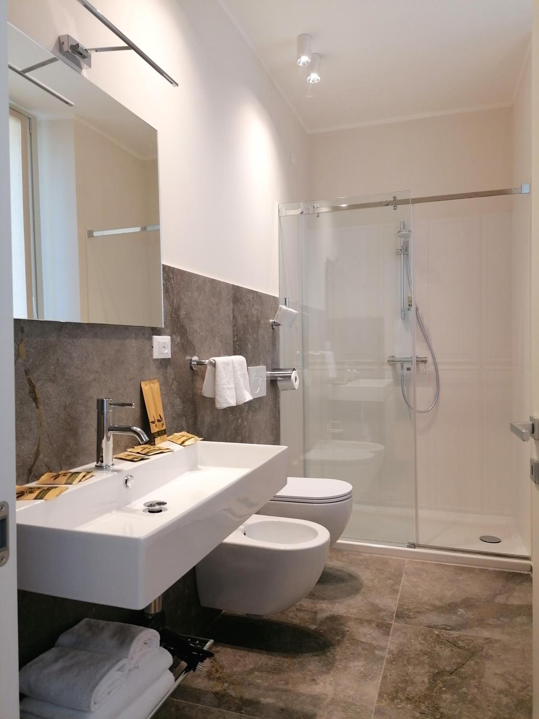 Double Room - Photo 3