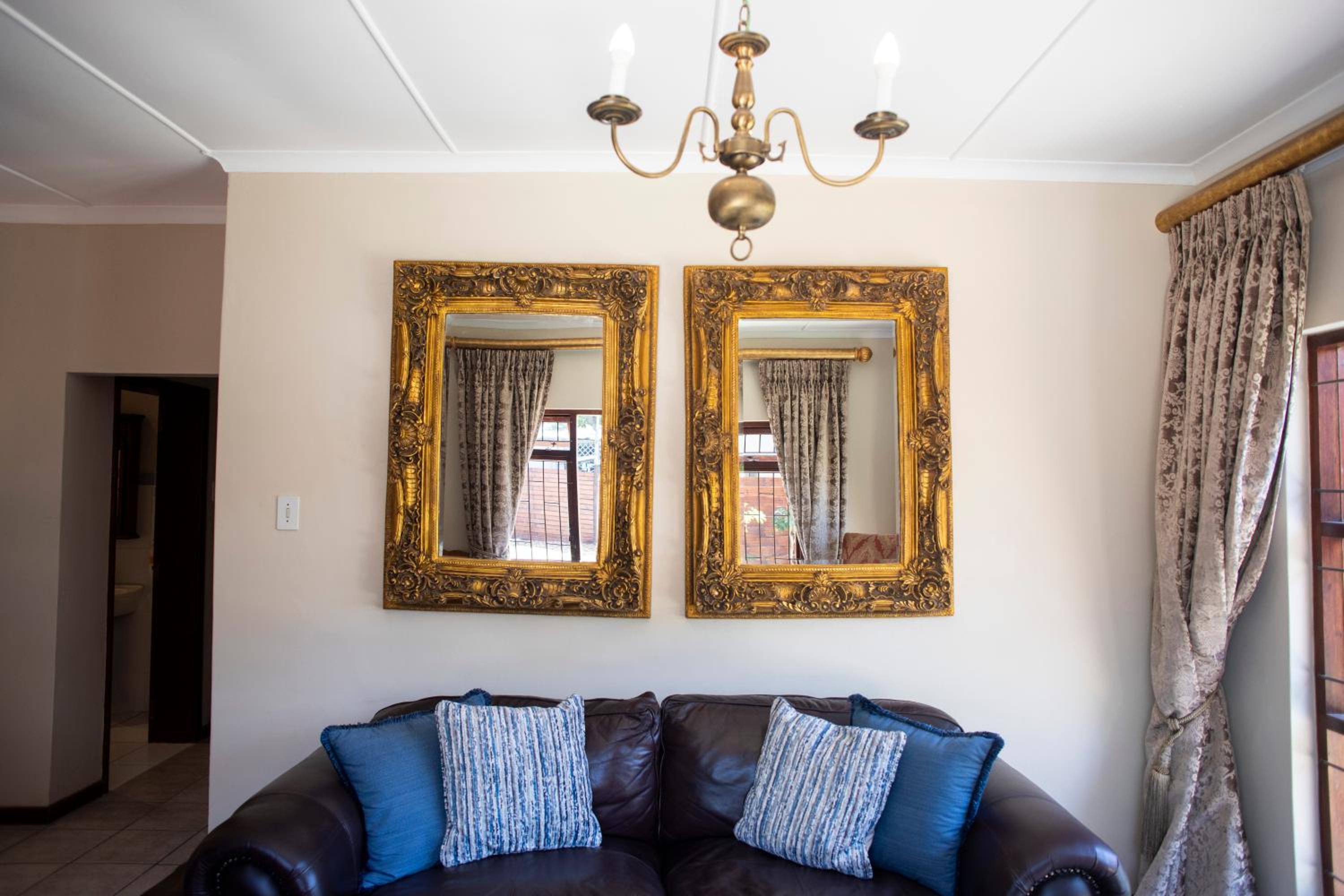Family Room - Photo 11