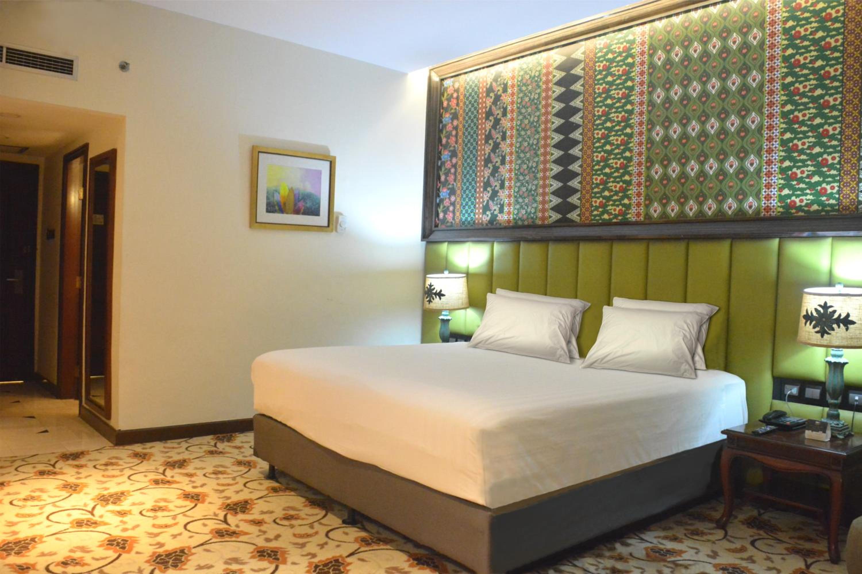 Deluxe King Room - Photo 6