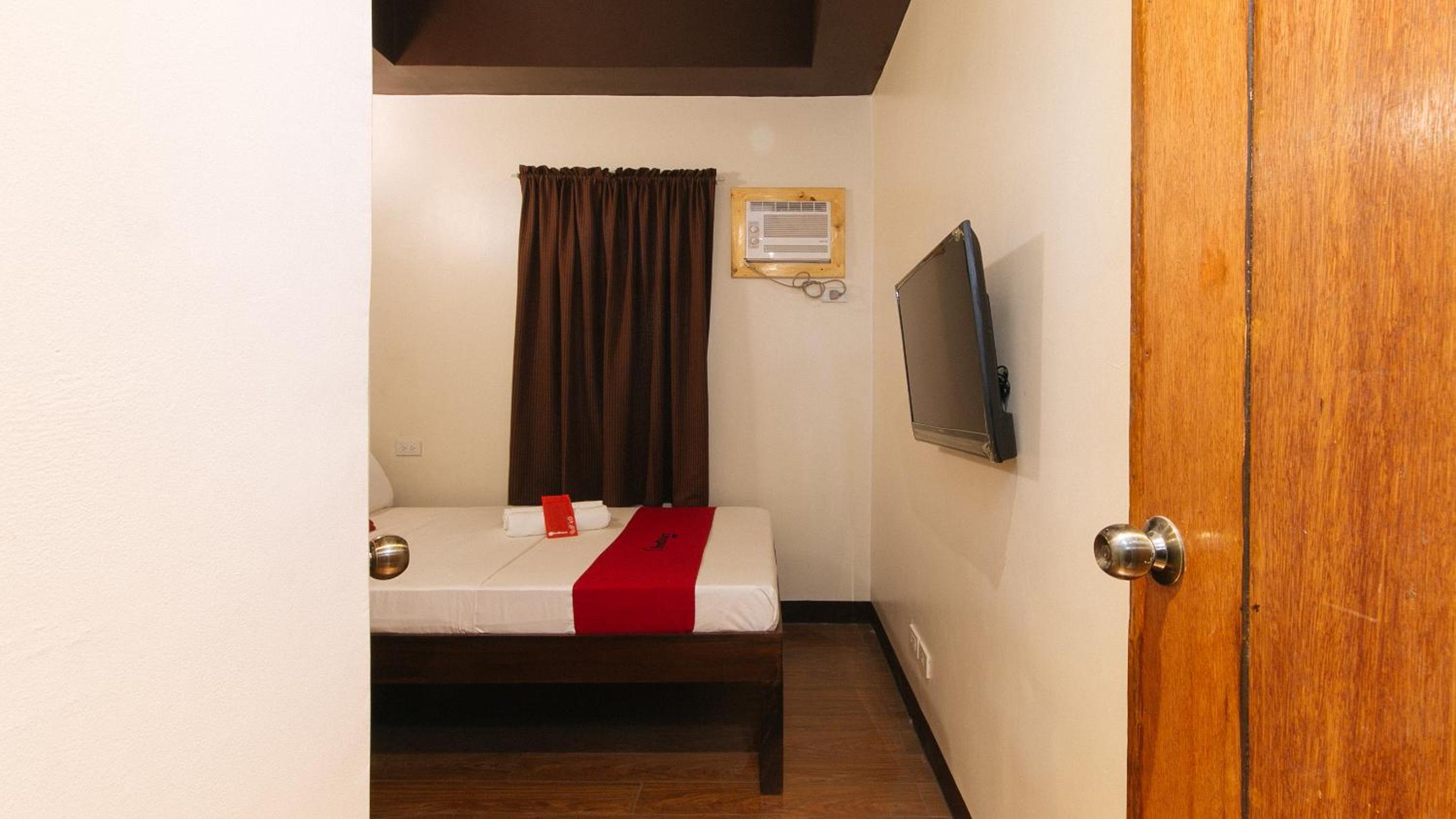 Double Room - Photo 12