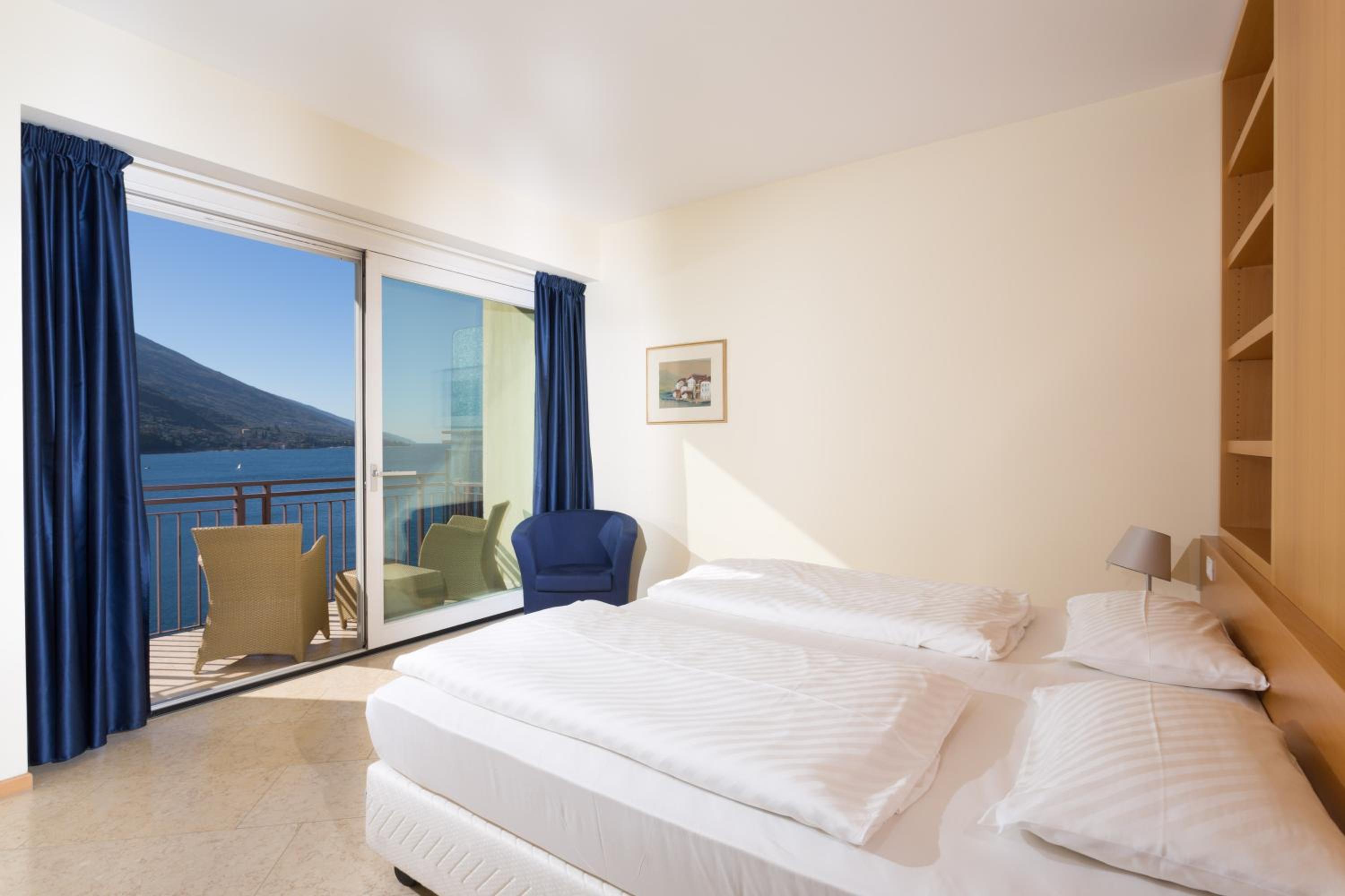 Classic Double Room with Lake view photo 1
