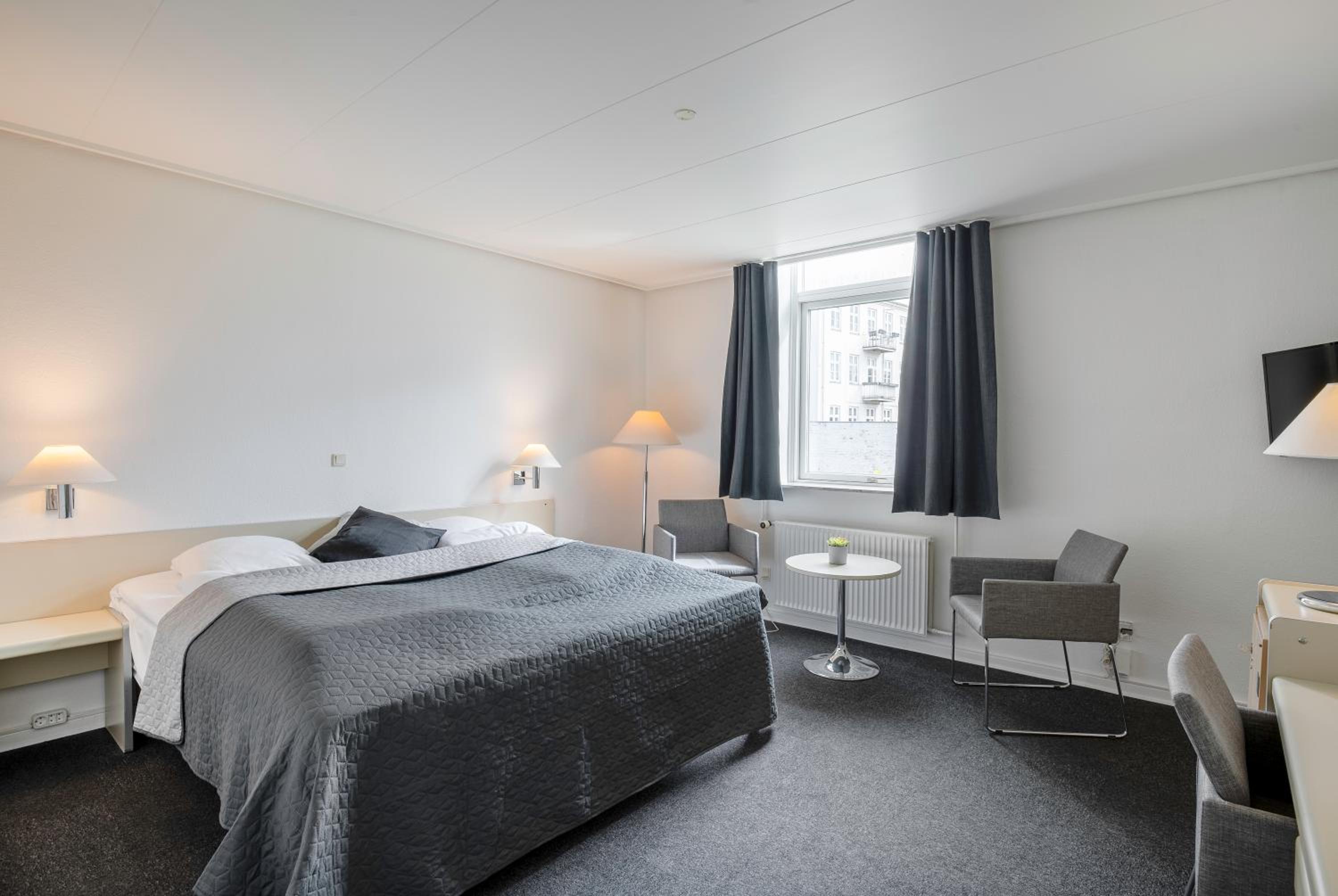 Twin Room - Photo 3