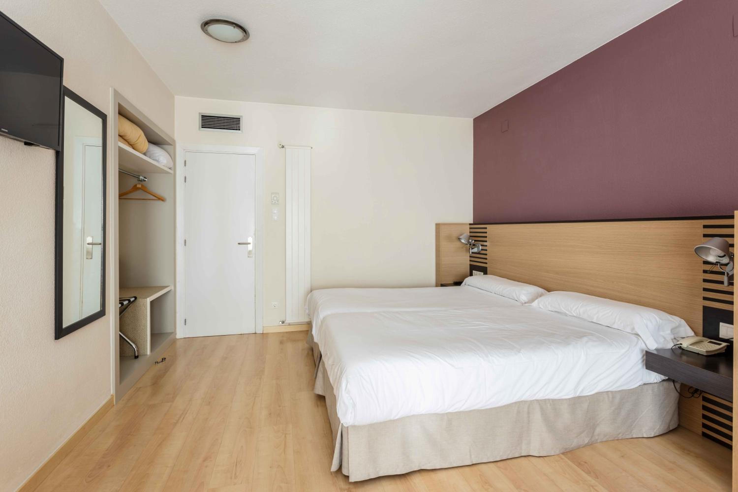 Twin Room - Photo 1
