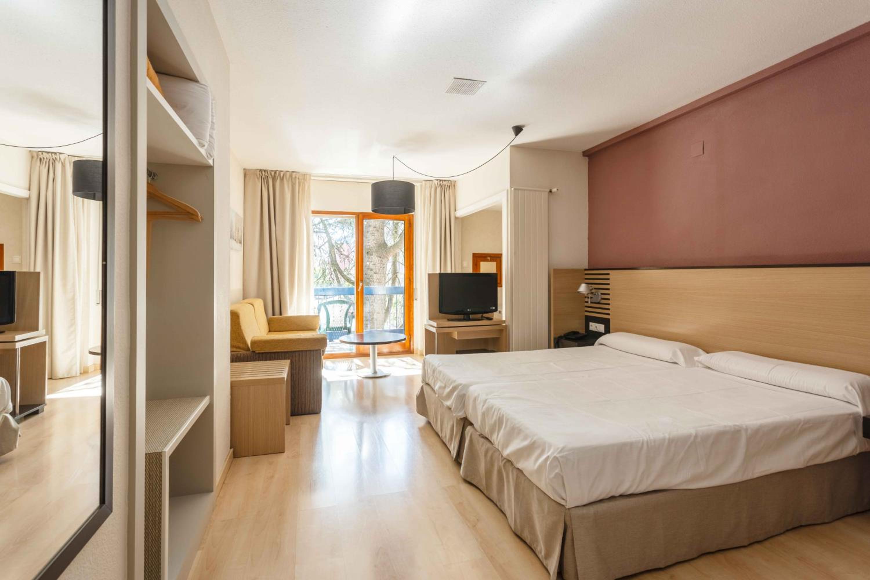 Twin Room - Photo 5