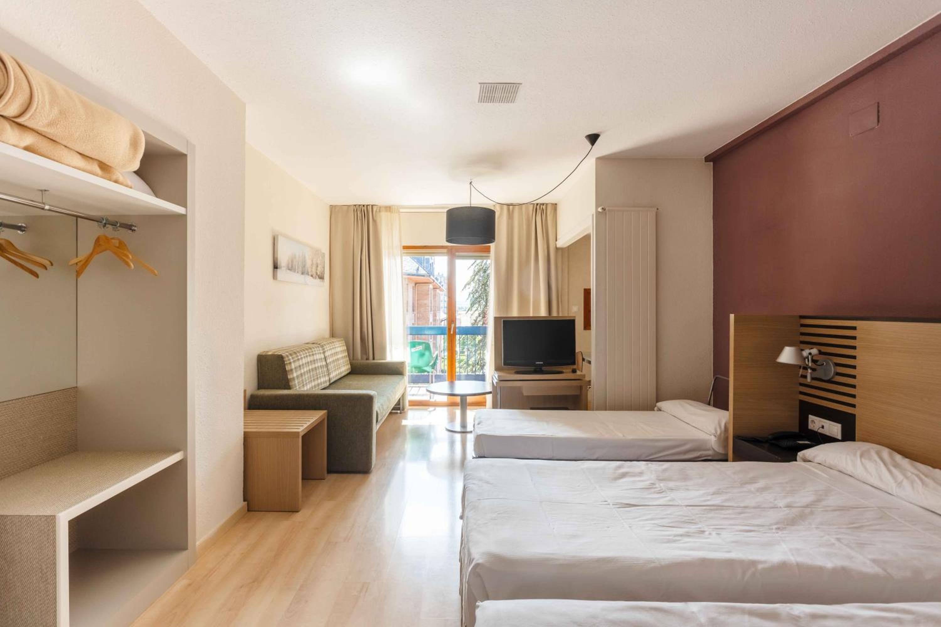 Triple Room - Photo 6