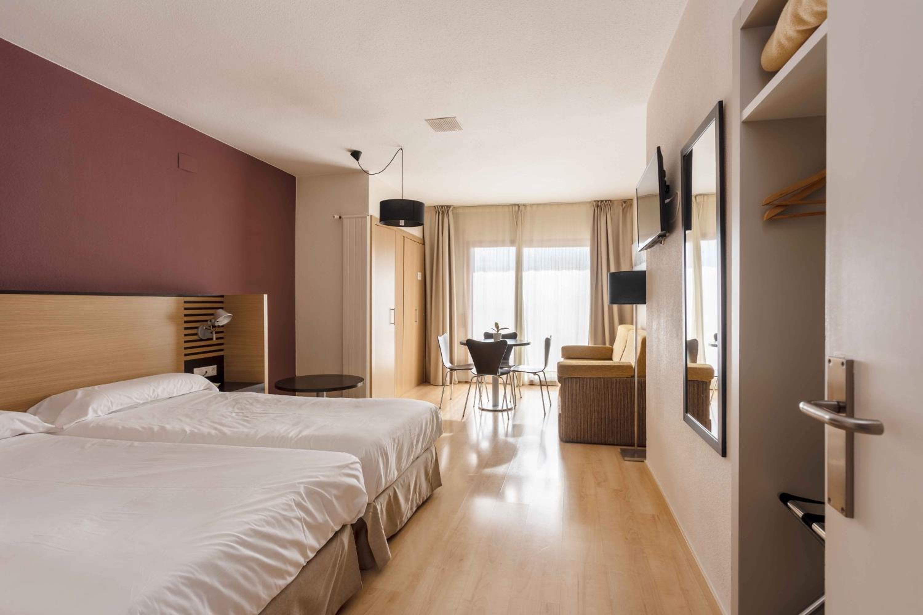 Twin Room with Kitchenette - Photo 1