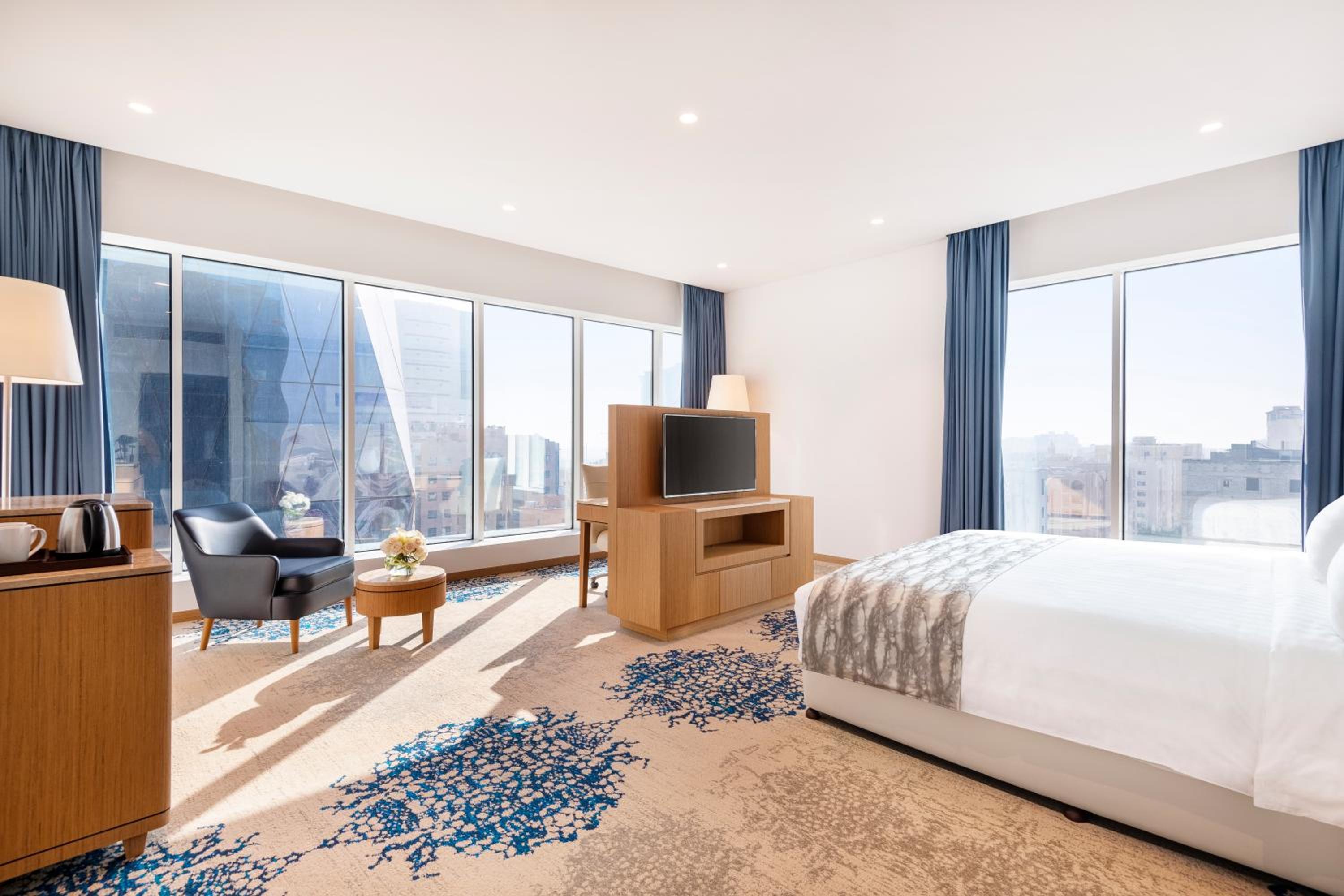 Deluxe King Room - Photo 1