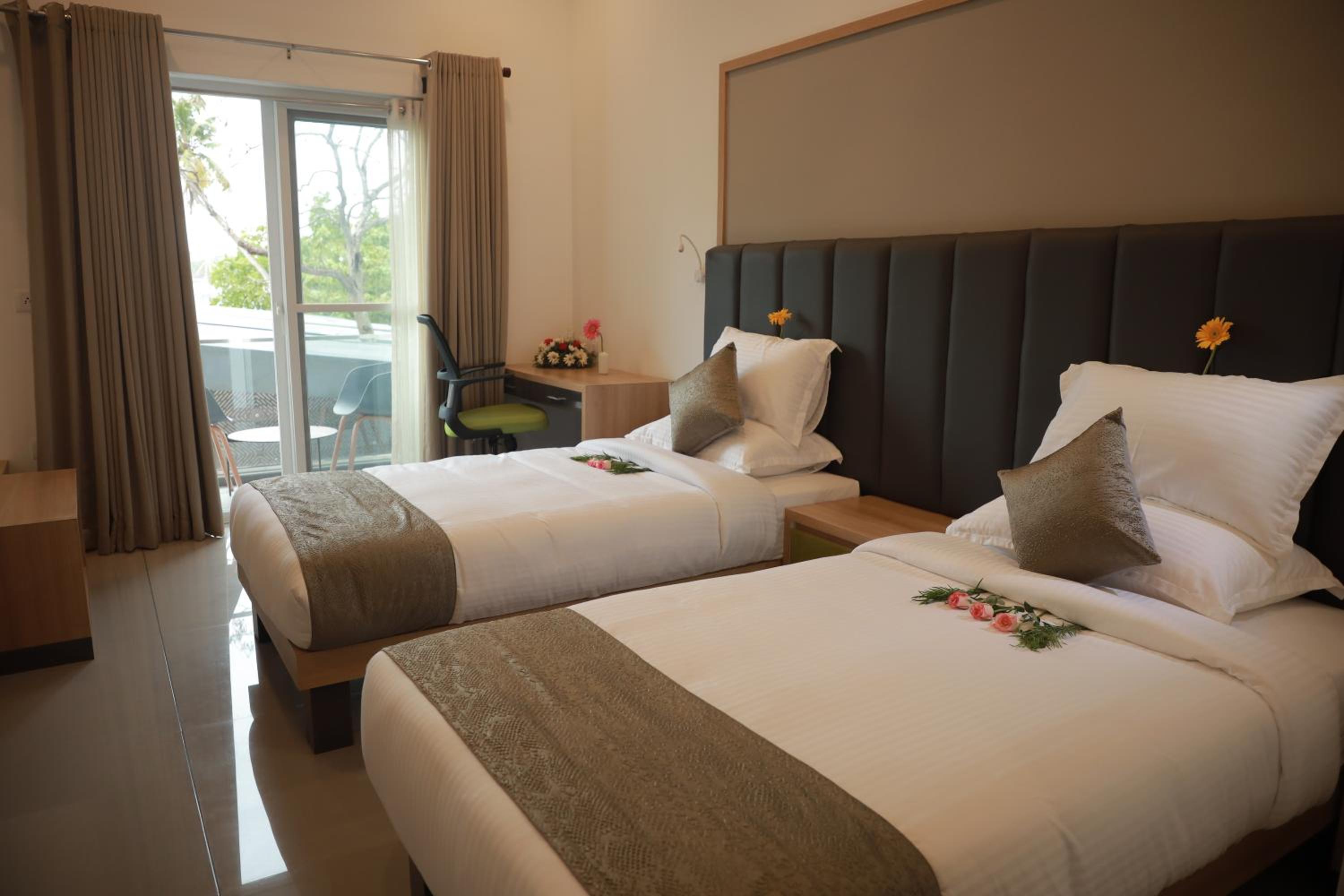 Deluxe Double or Twin Room with Balcony - Photo 1