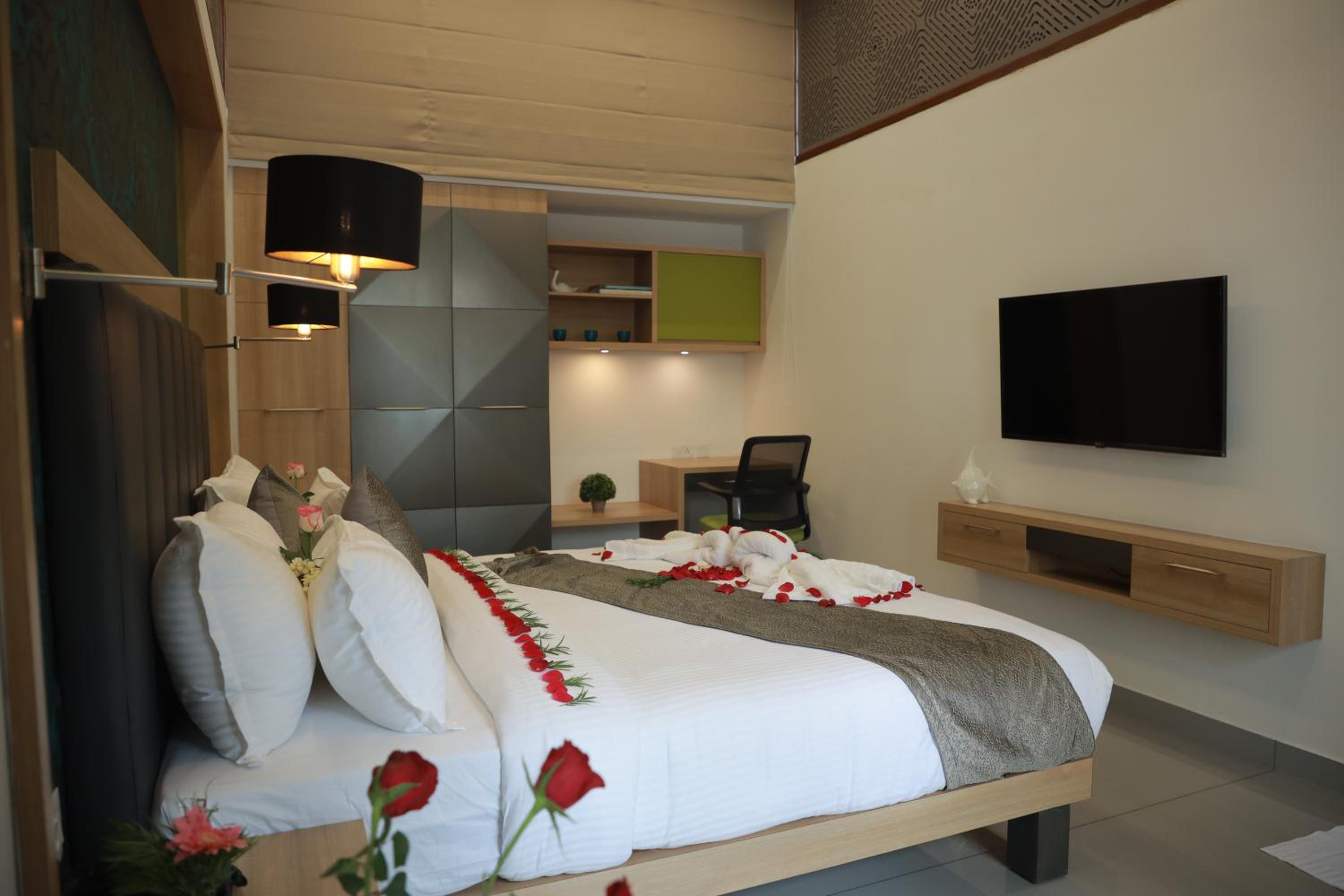 Suite with Lake View - Photo 1