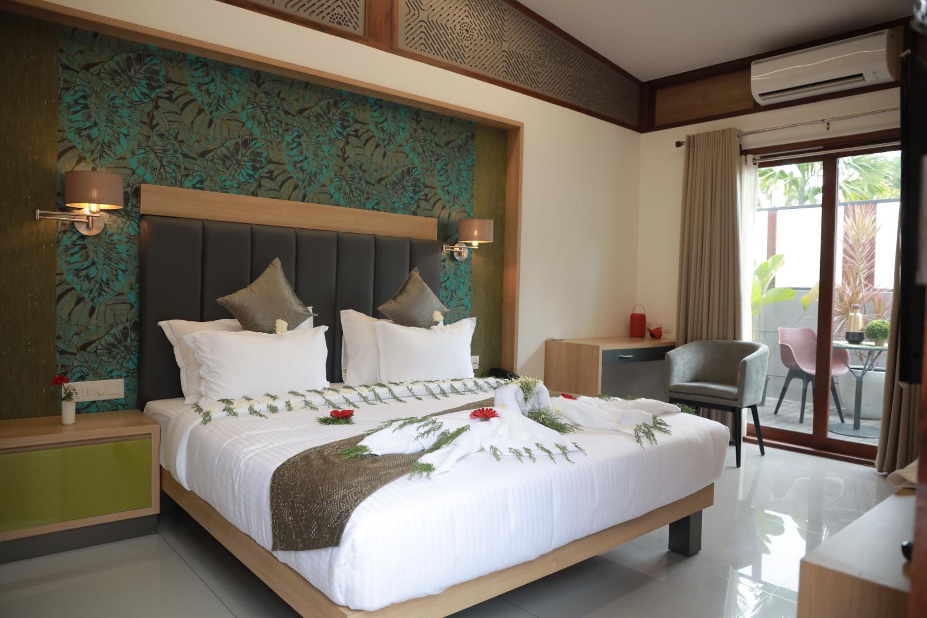 Suite with Lake View - Photo 8