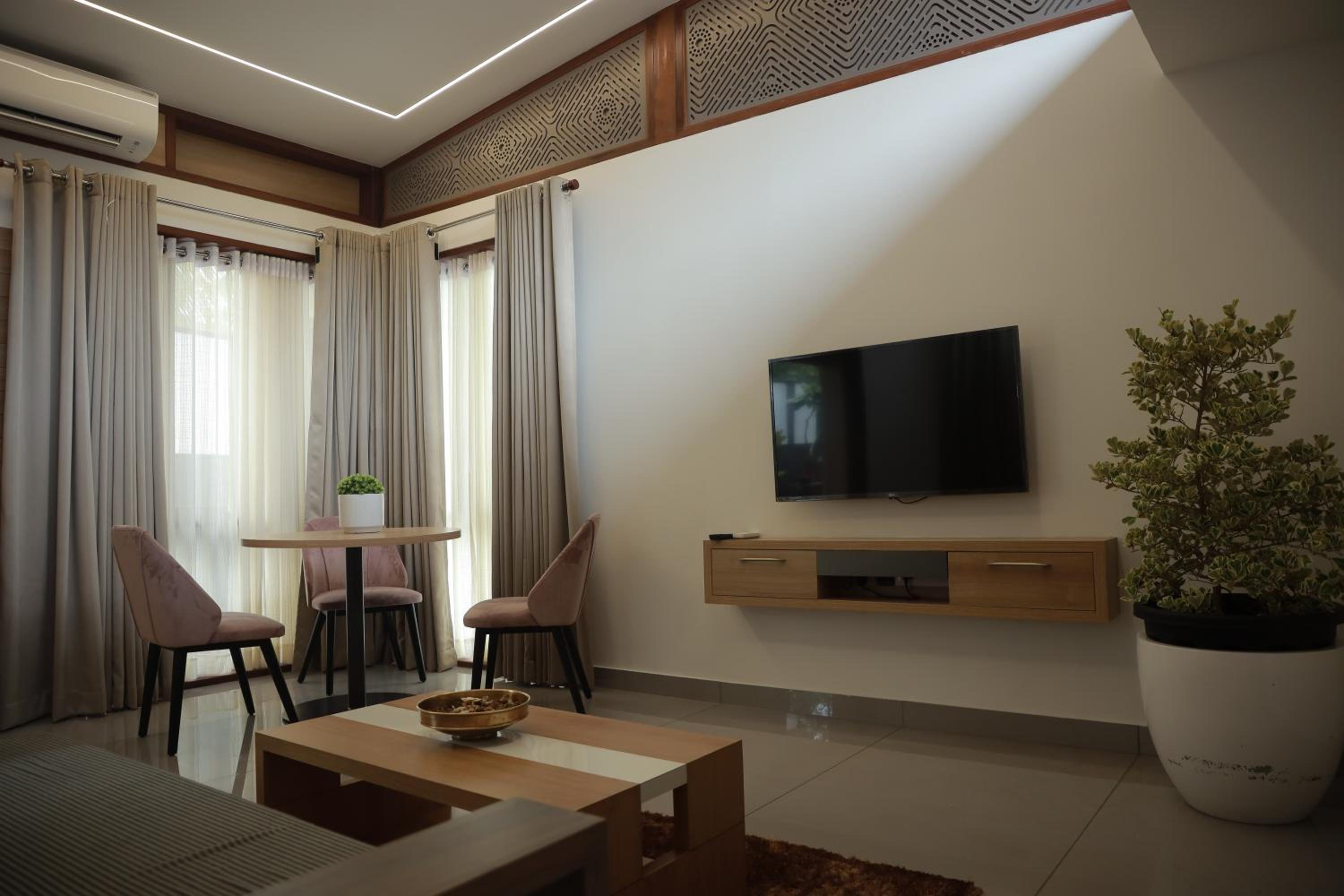 Suite with Lake View - Photo 5