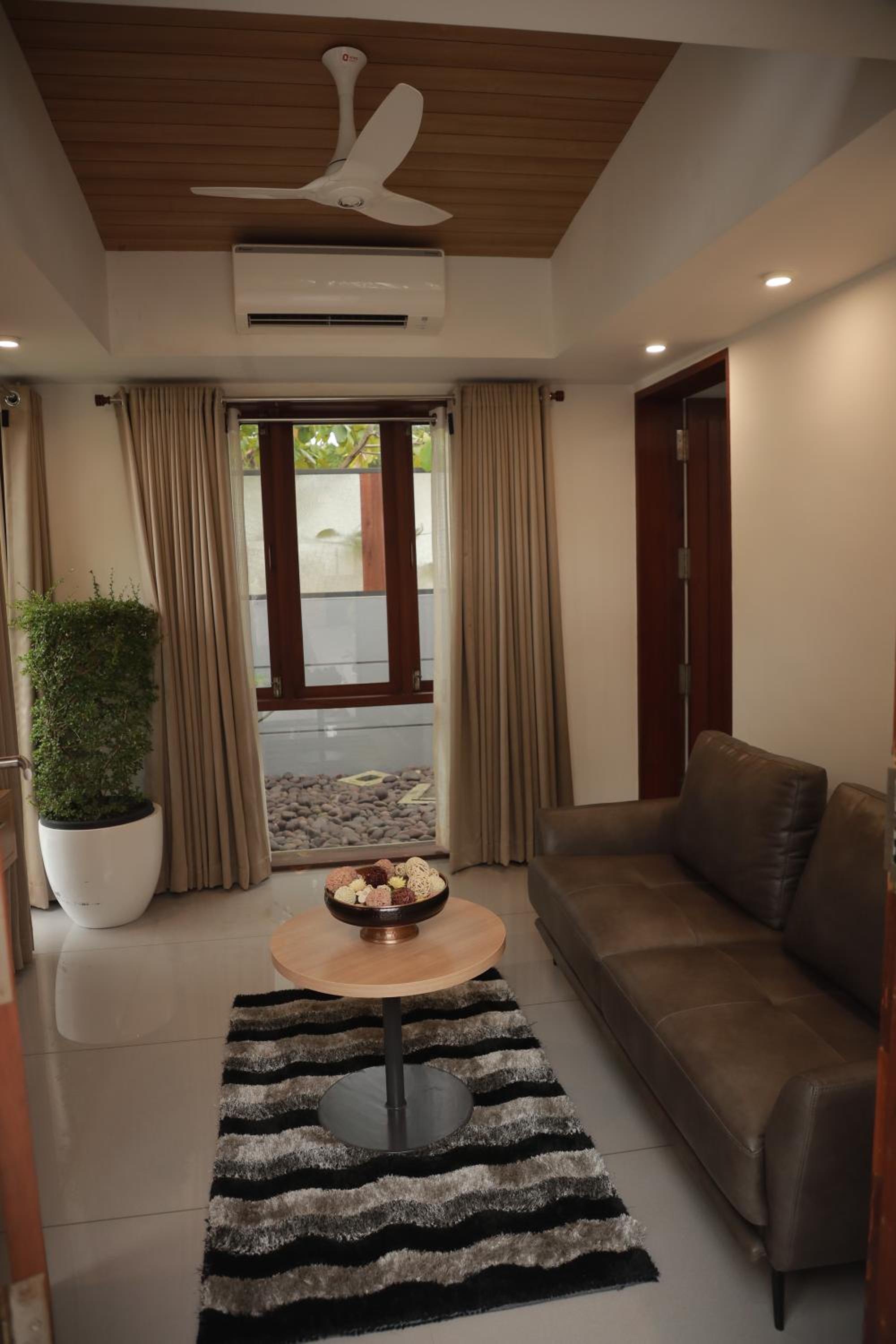 Suite with Lake View - Photo 7