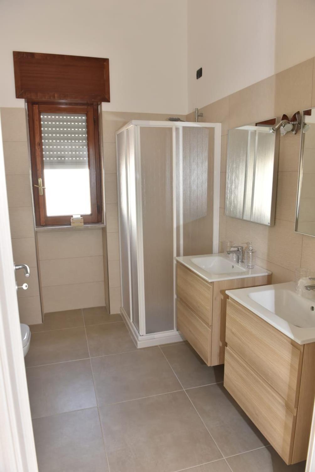 Double Room with Private Bathroom - Photo 4