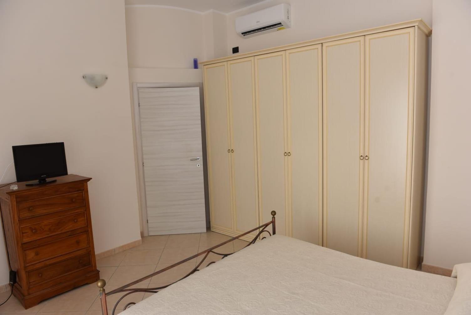 Double Room with Private Bathroom - Photo 3