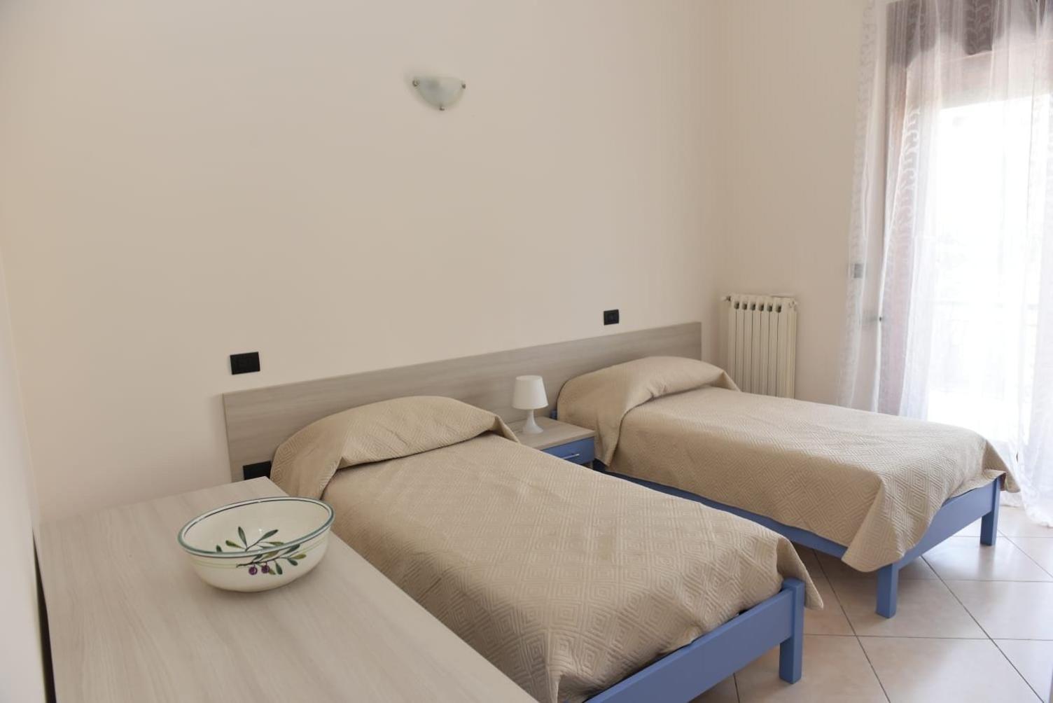 Twin Room with Bathroom - Photo 1