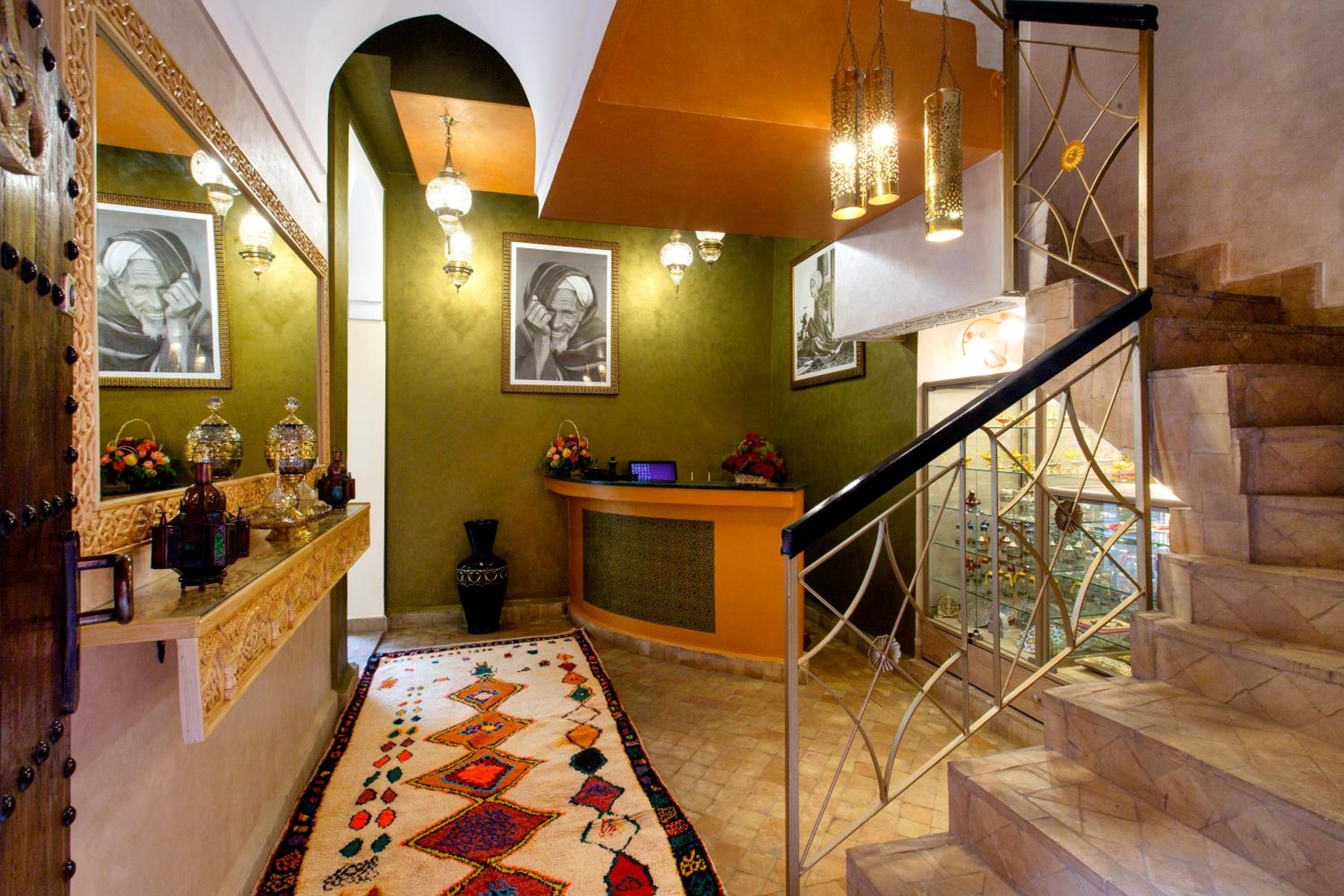 Five-Bedroom House - Photo 41