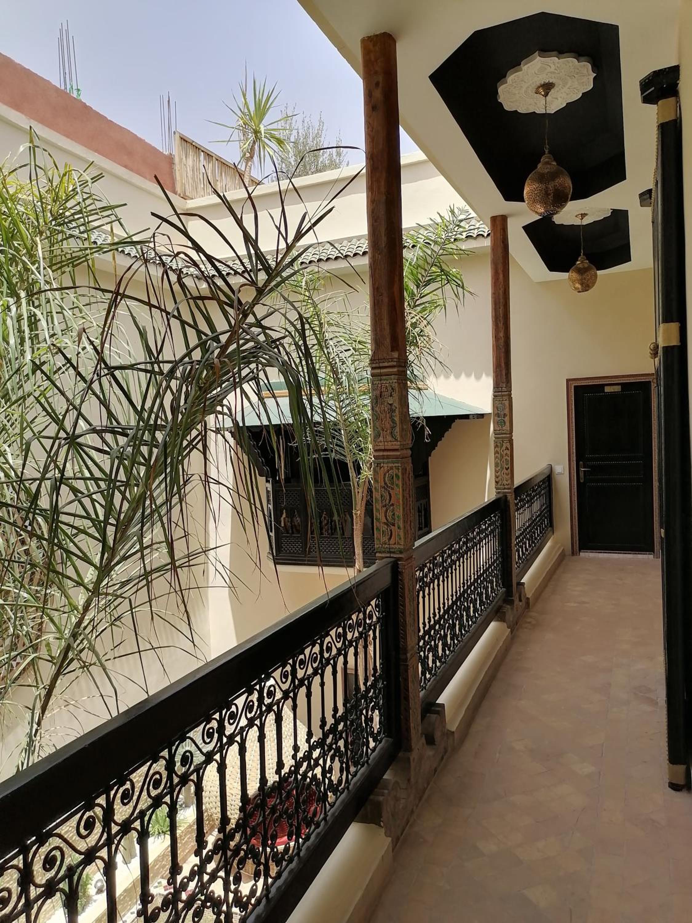 Five-Bedroom House - Photo 34