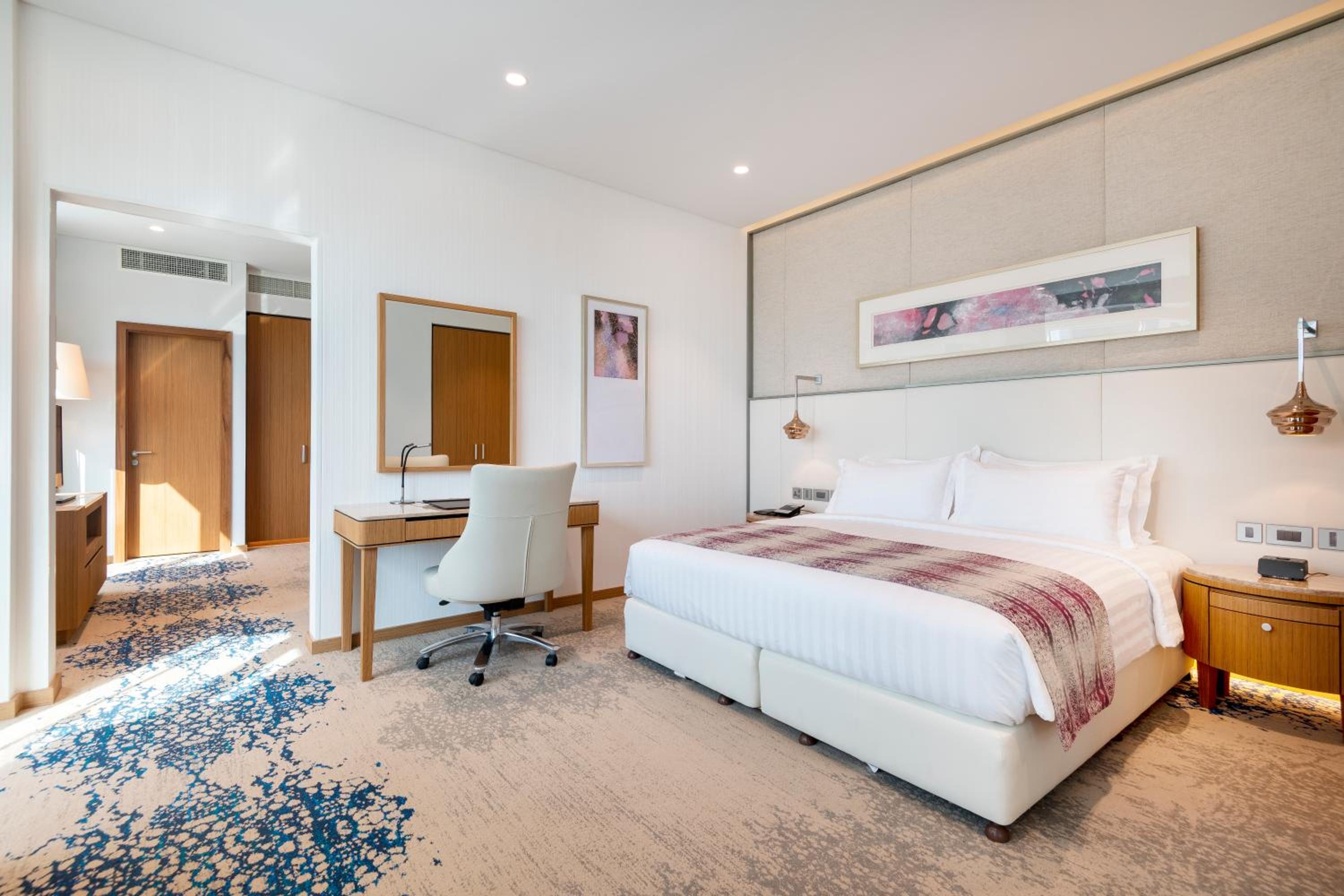 Executive Suite - Photo 2