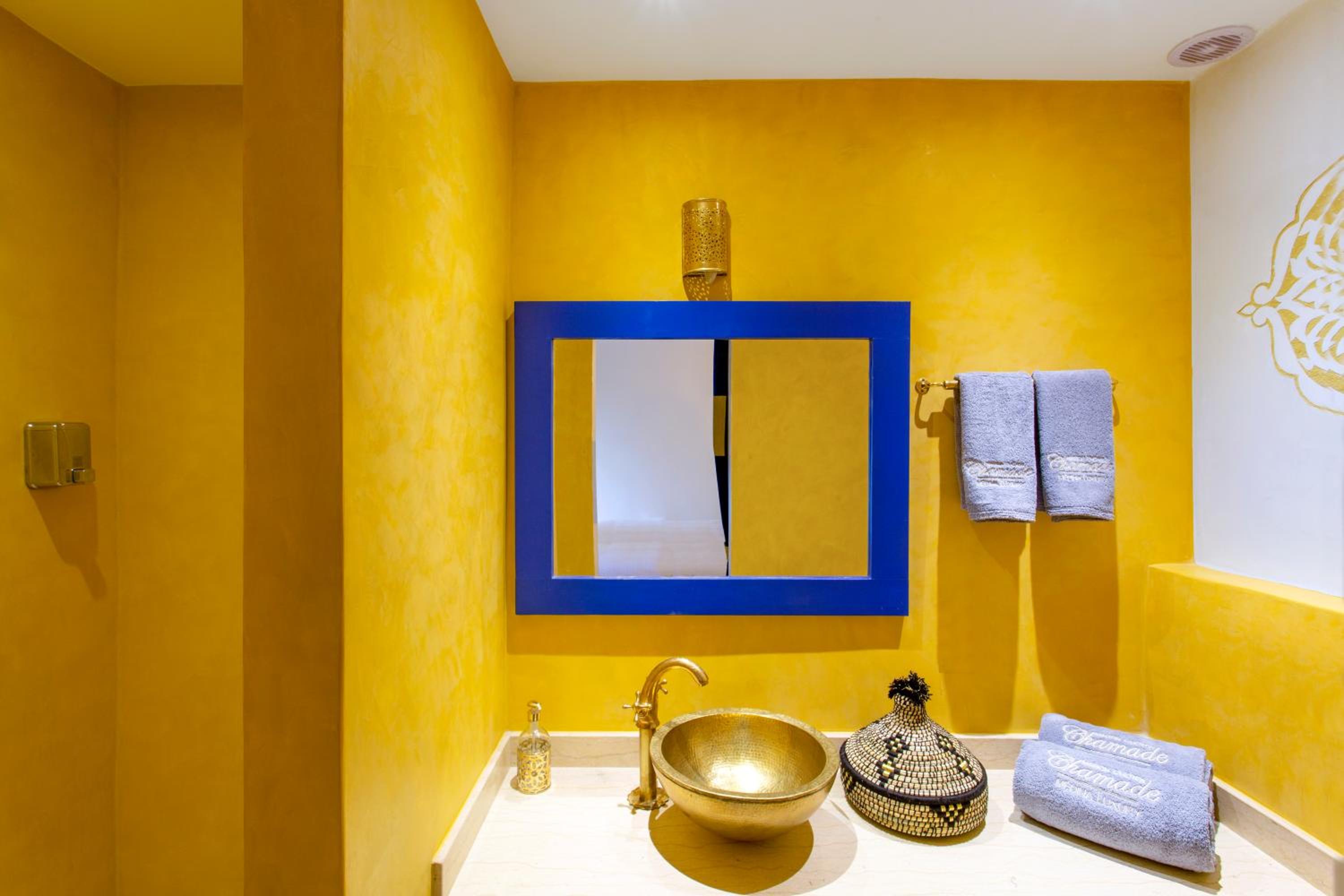 Five-Bedroom House - Photo 12